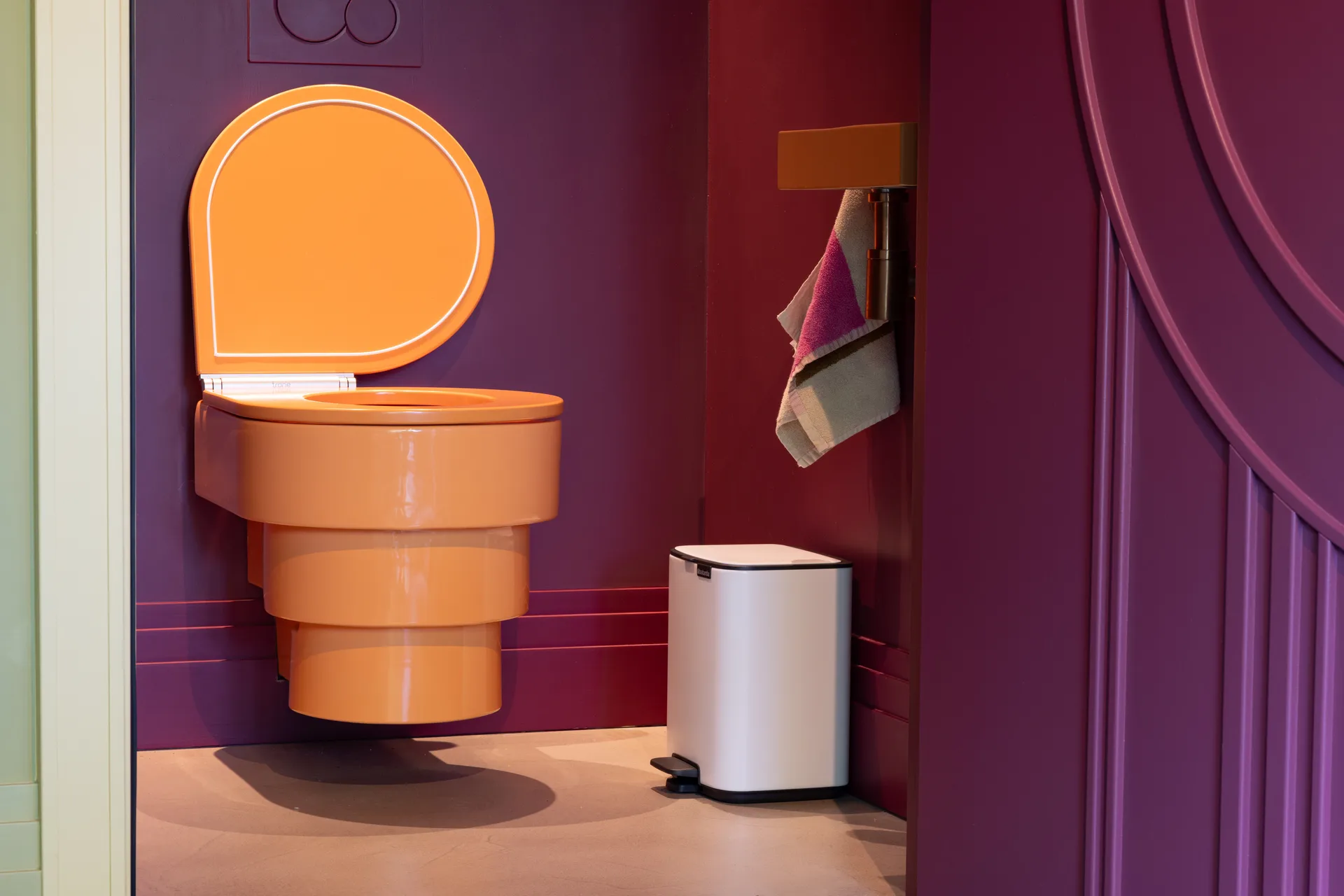 Cubo de basura con pedal Bo 7 L, Blanco Brabantia