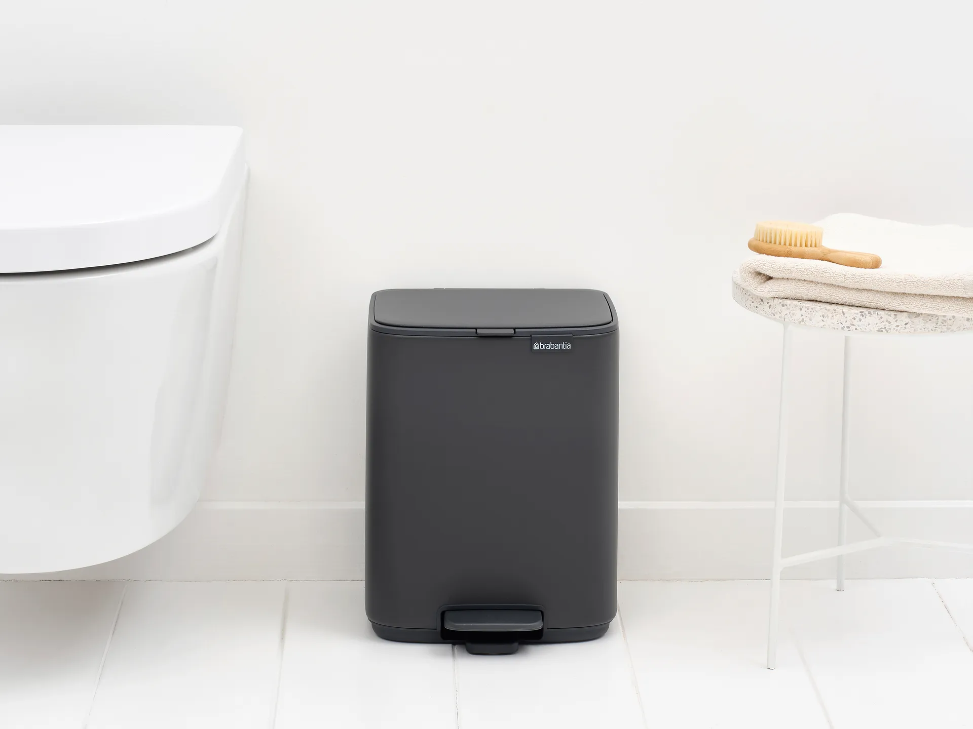 Cubo de basura con pedal Bo 7 L, Mineral Infinite Grey Brabantia