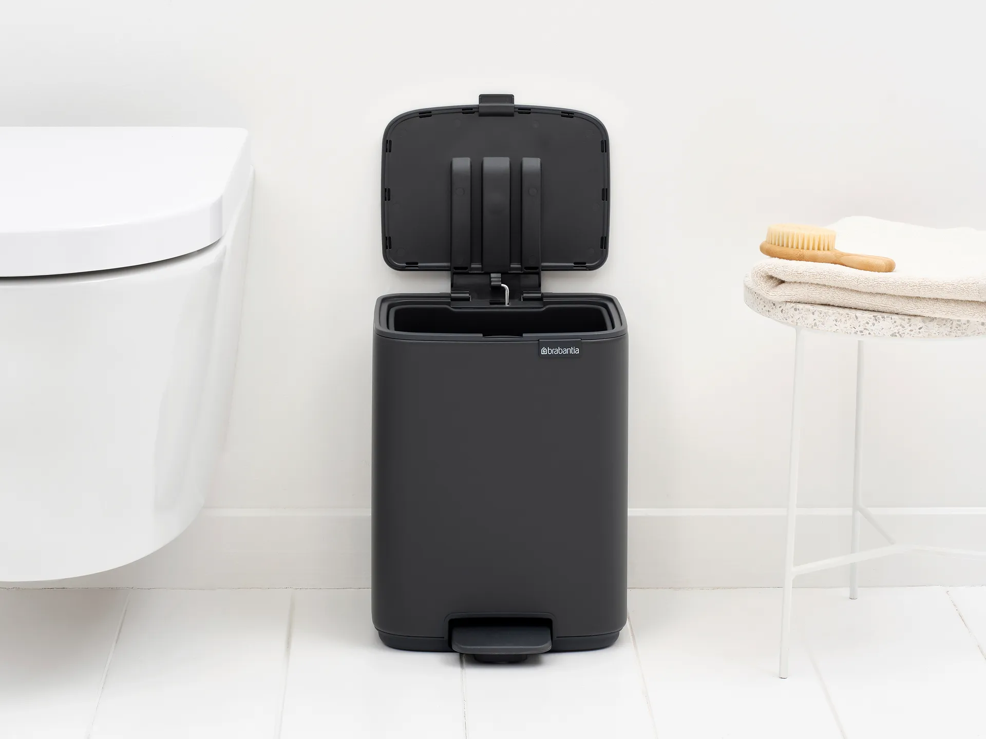 Cubo de basura con pedal Bo 7 L, Mineral Infinite Grey Brabantia