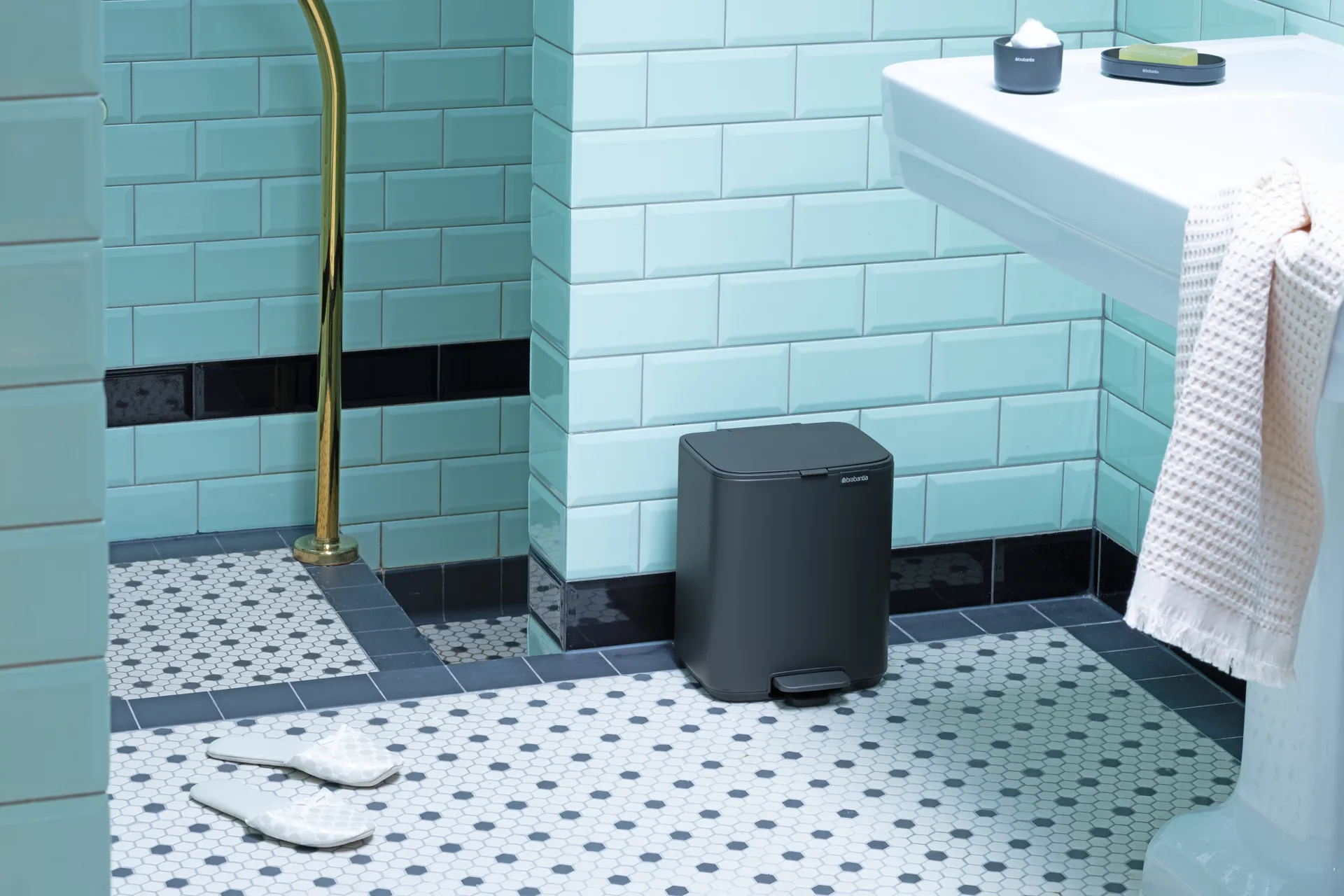 Cubo de basura con pedal Bo 7 L, Mineral Infinite Grey Brabantia