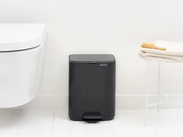 Cubo de basura con pedal Bo 7 L - Negro mate - Brabantia