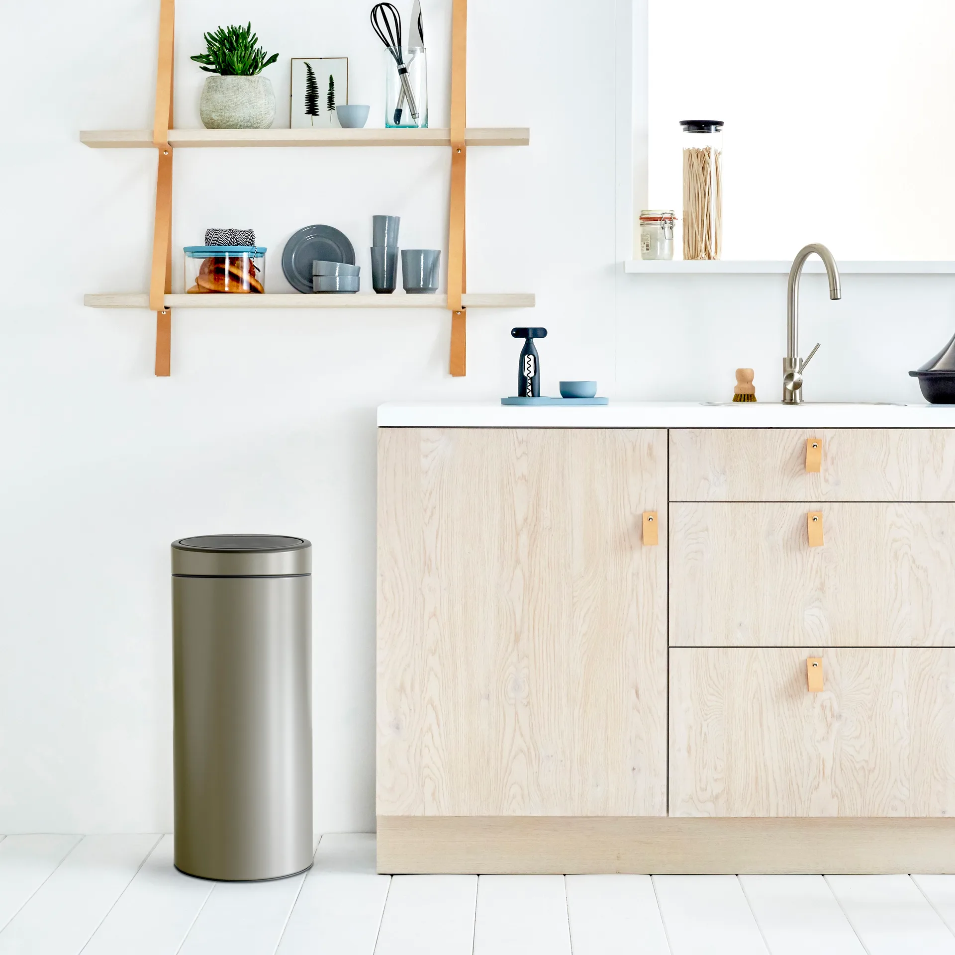 Cubo de basura Touch Bin, 30 L, platino Brabantia