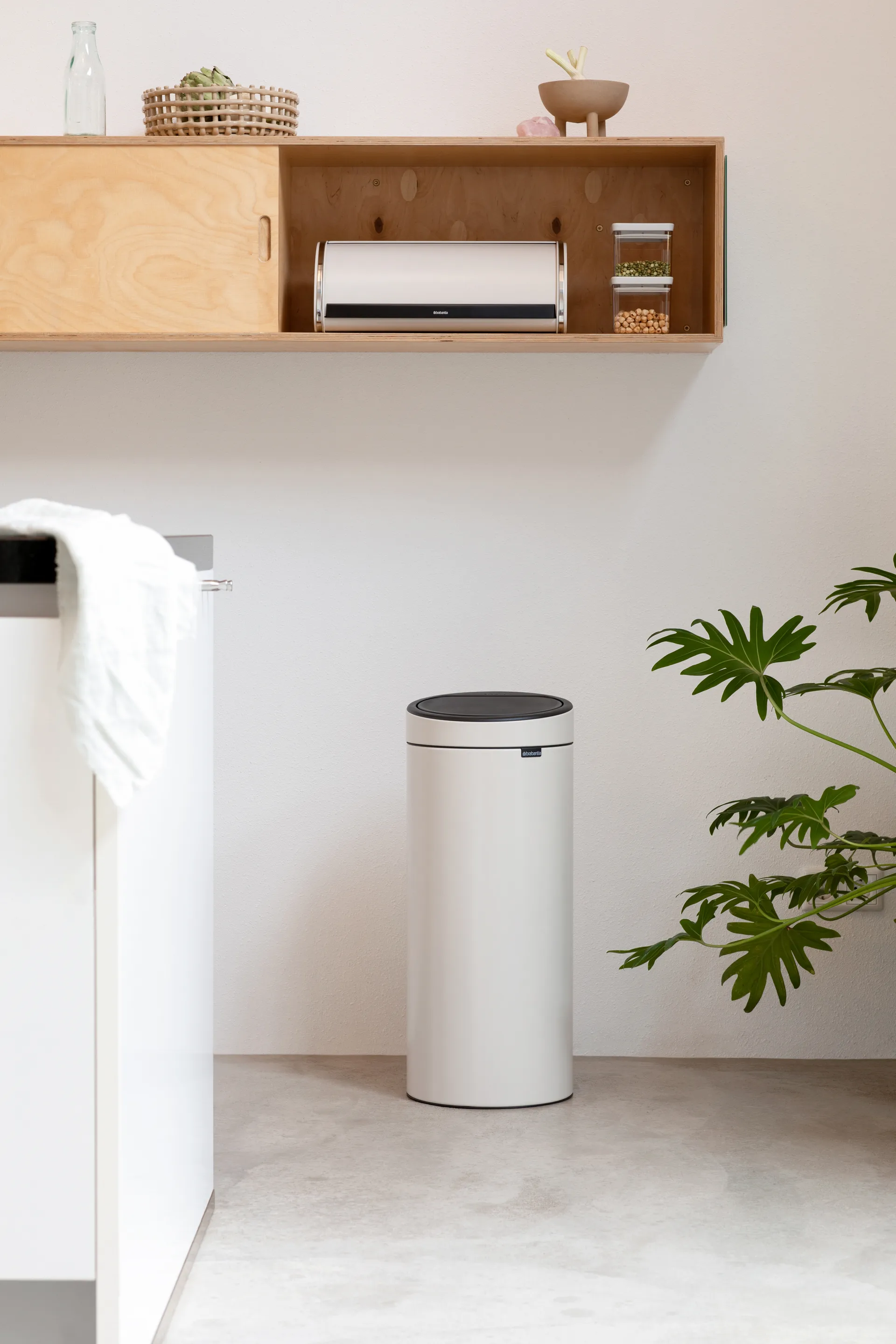 Cubo de basura Touch Bin, 30 L, Soft beige Brabantia