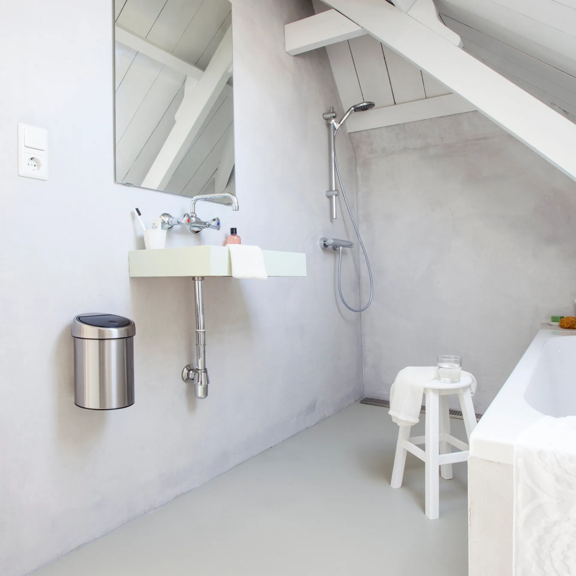 Cubo de basura Touch Bin, 3L, acero mate Brabantia