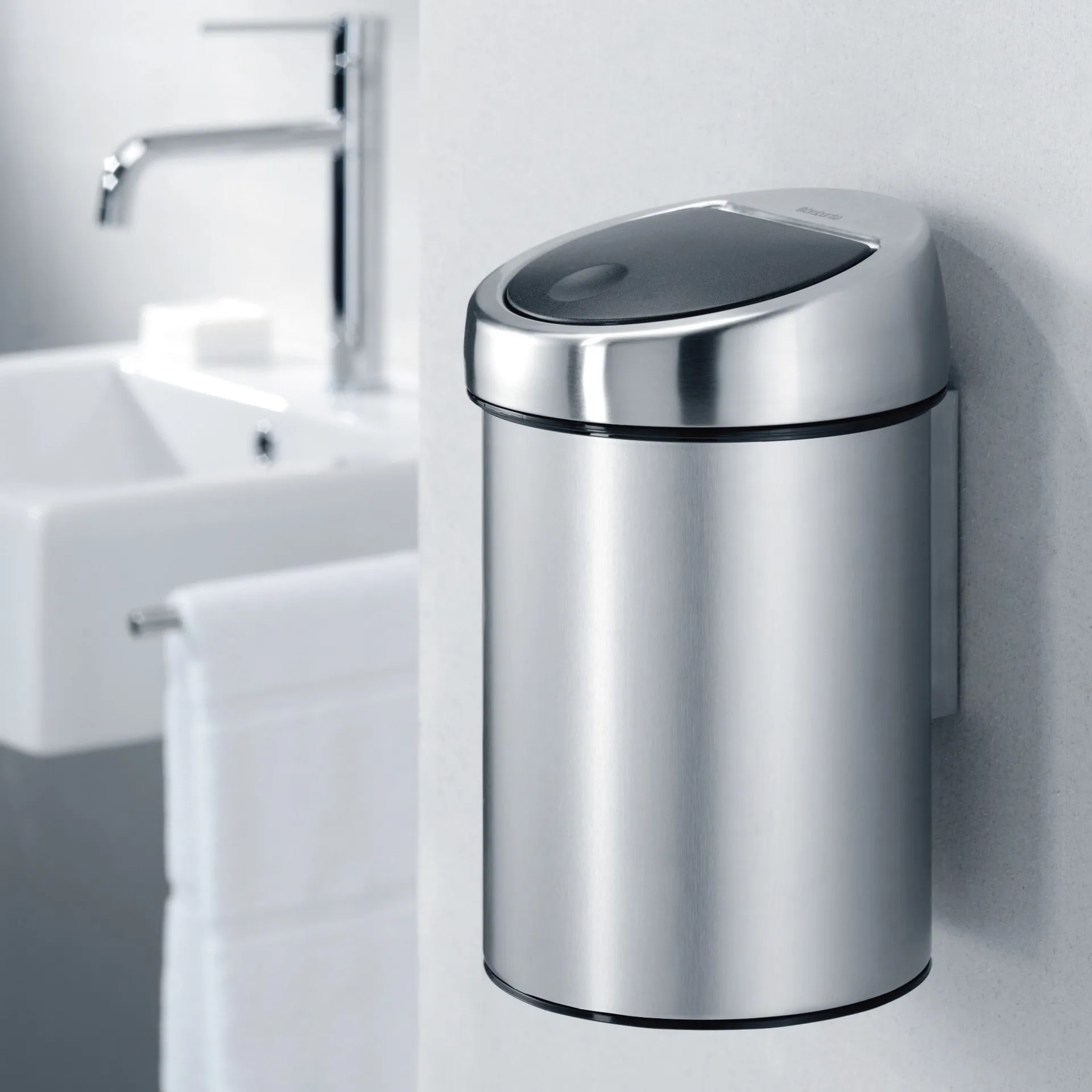Cubo de basura Touch Bin, 3L, acero mate Brabantia