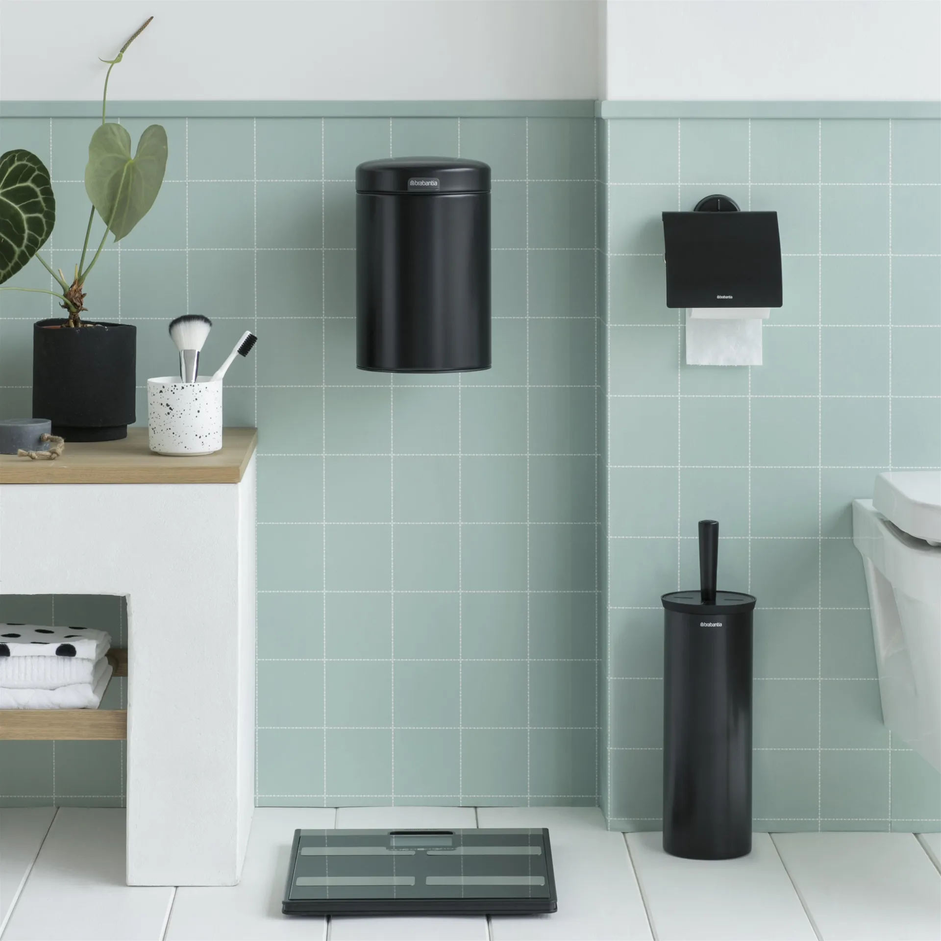 Cubo de pared New Icon 3L, negro mate Brabantia