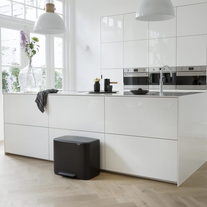 Cubo de pedal Bo 36L, negro mate Brabantia