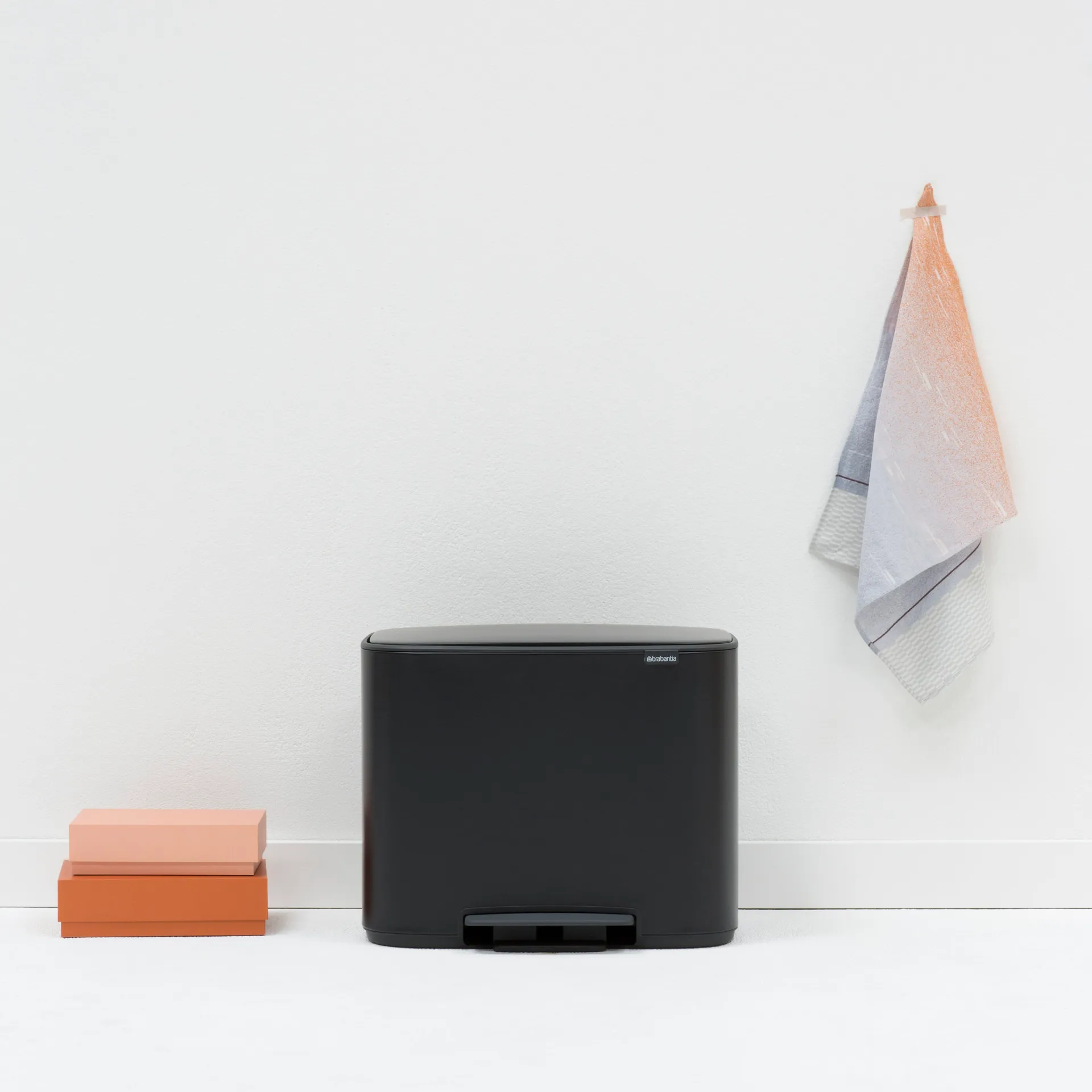 Cubo de pedal Bo 3x11 L, negro mate Brabantia