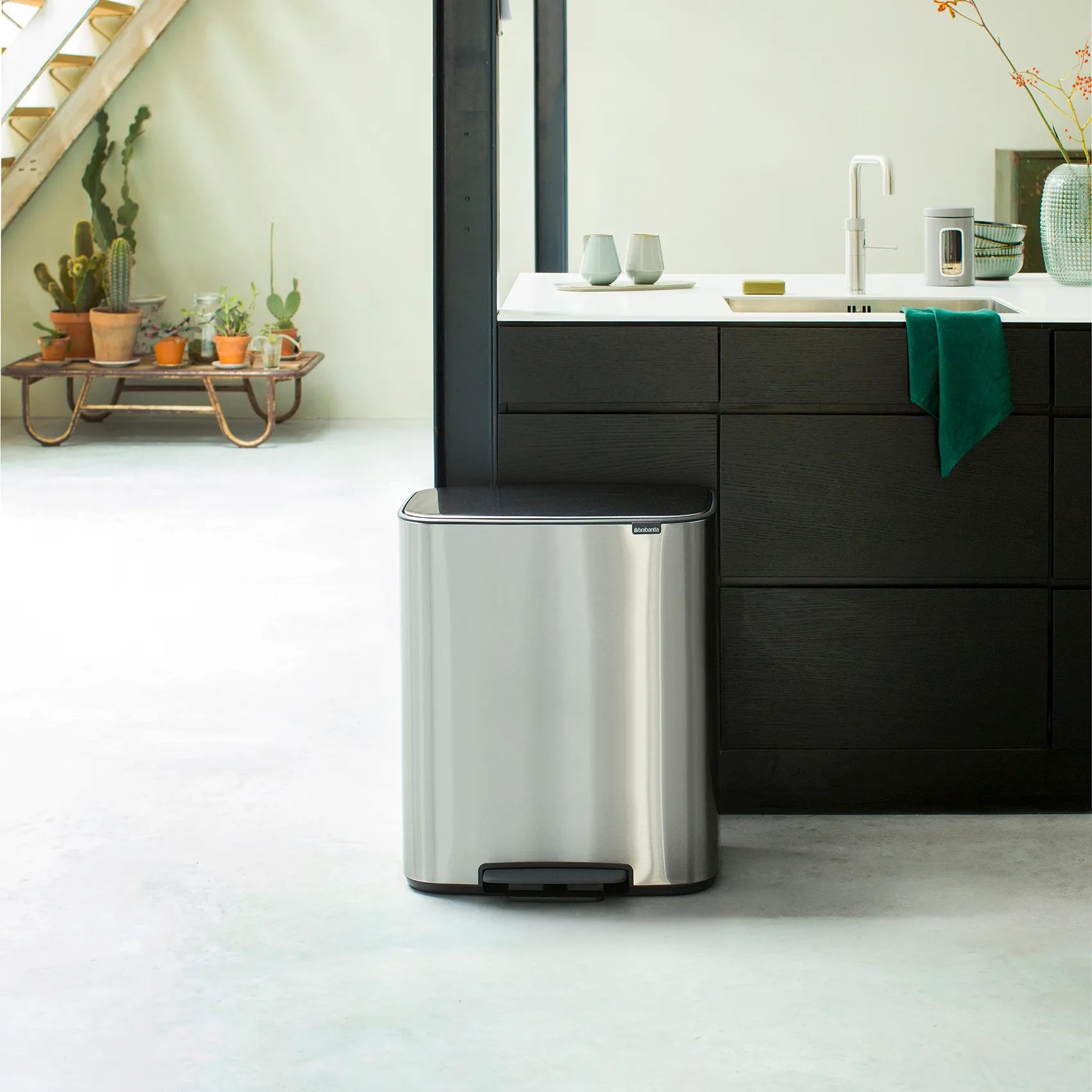 Cubo de pedal Bo 60 L, acero mate Brabantia