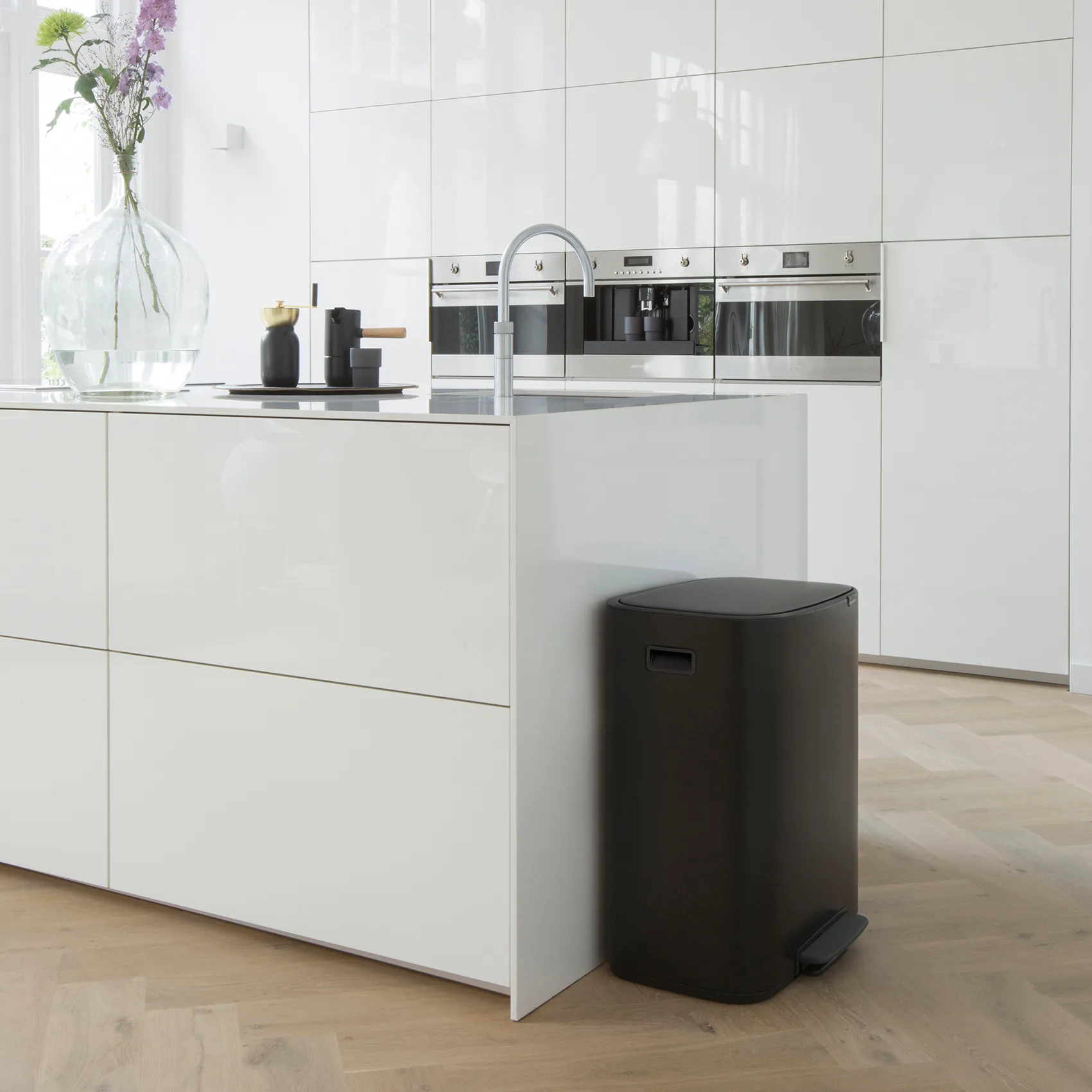 Cubo de pedal Bo 60 L, negro Brabantia