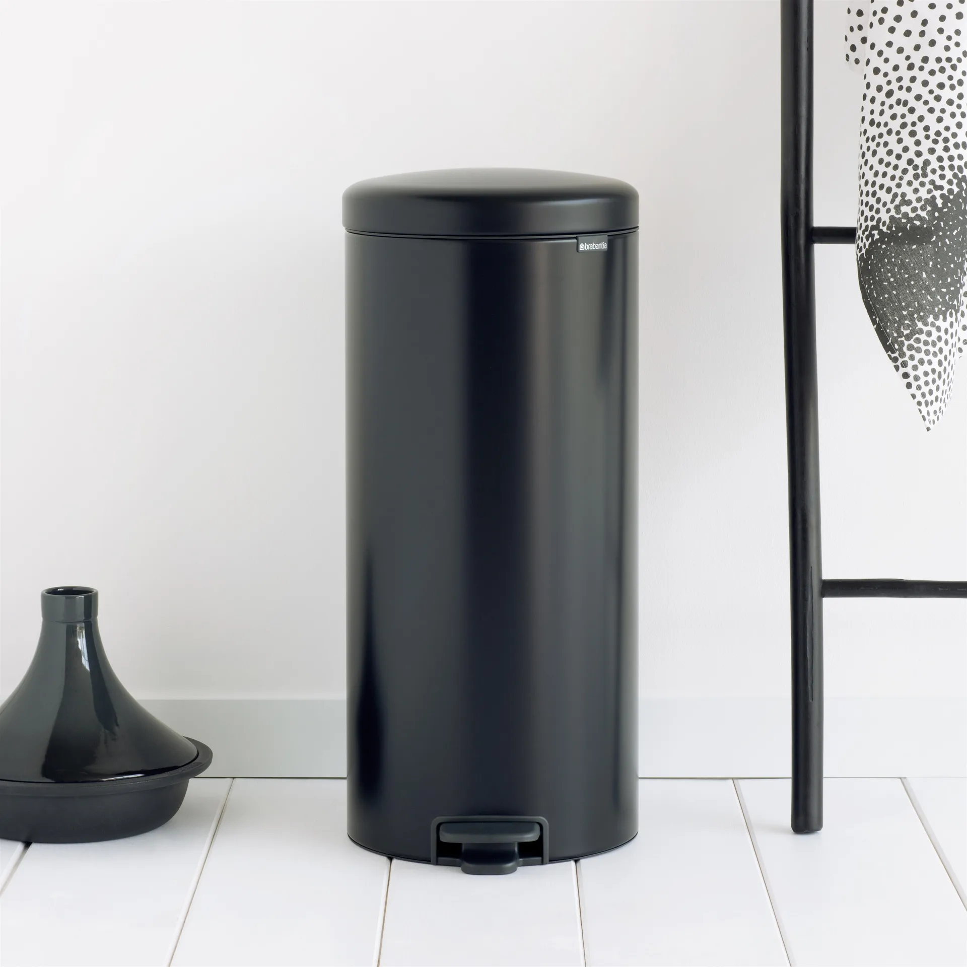 Cubo de pedal new Icon 30L, matt black (negro) Brabantia