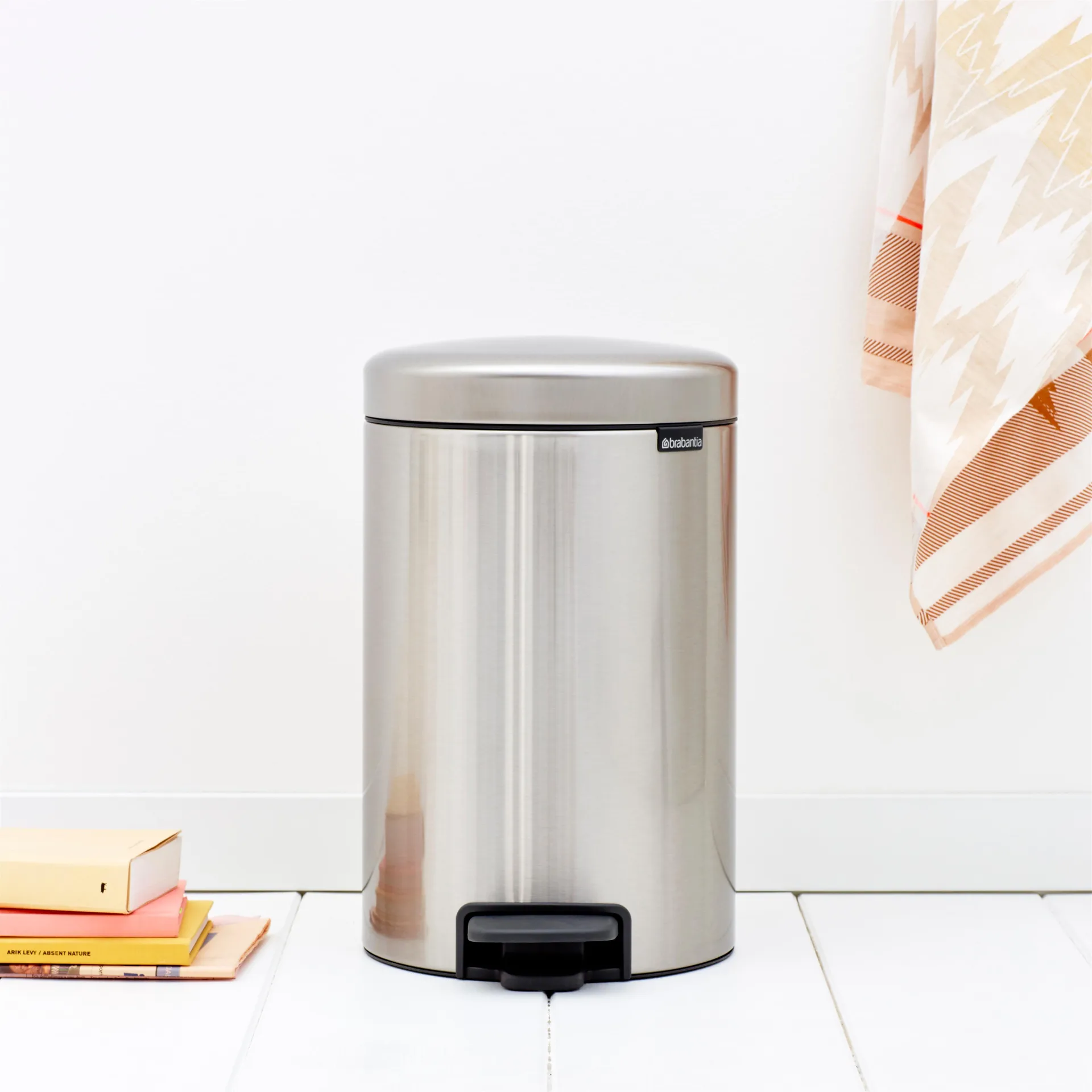 Cubo de pedal newIcon 12L, matt steel fingerprint proof Brabantia