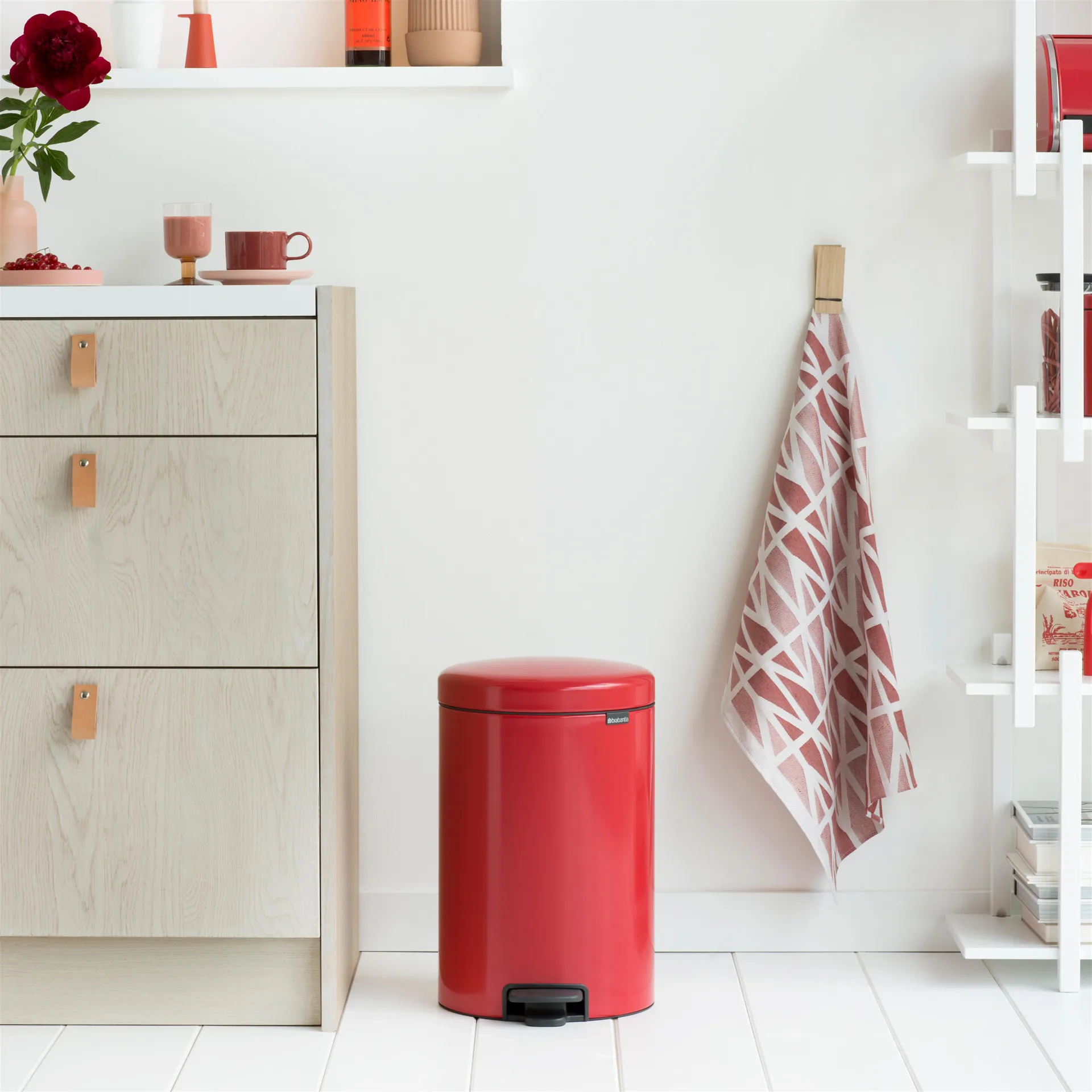 Cubo de pedal newIcon 20L, Passion red (rojo) Brabantia