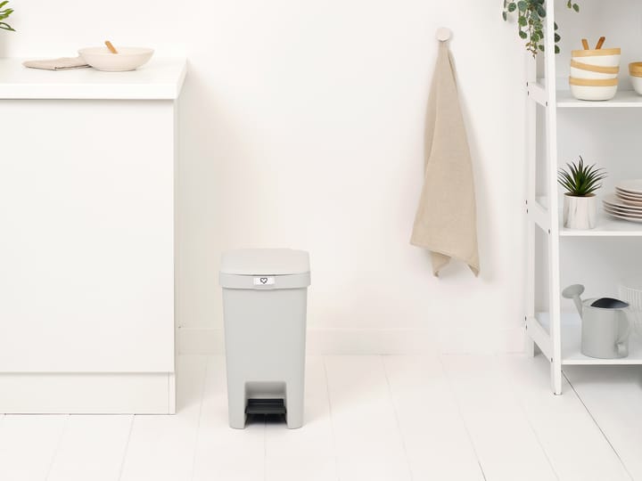 Papelera con pedal StepUp de 16 L, Gris claro Brabantia