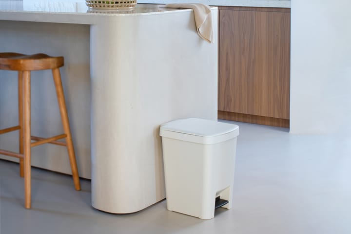 Papelera con pedal StepUp de 25 L, Gris claro Brabantia