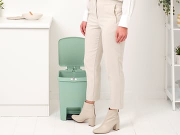 Papelera con pedal StepUp de 25 L - Jade green - Brabantia
