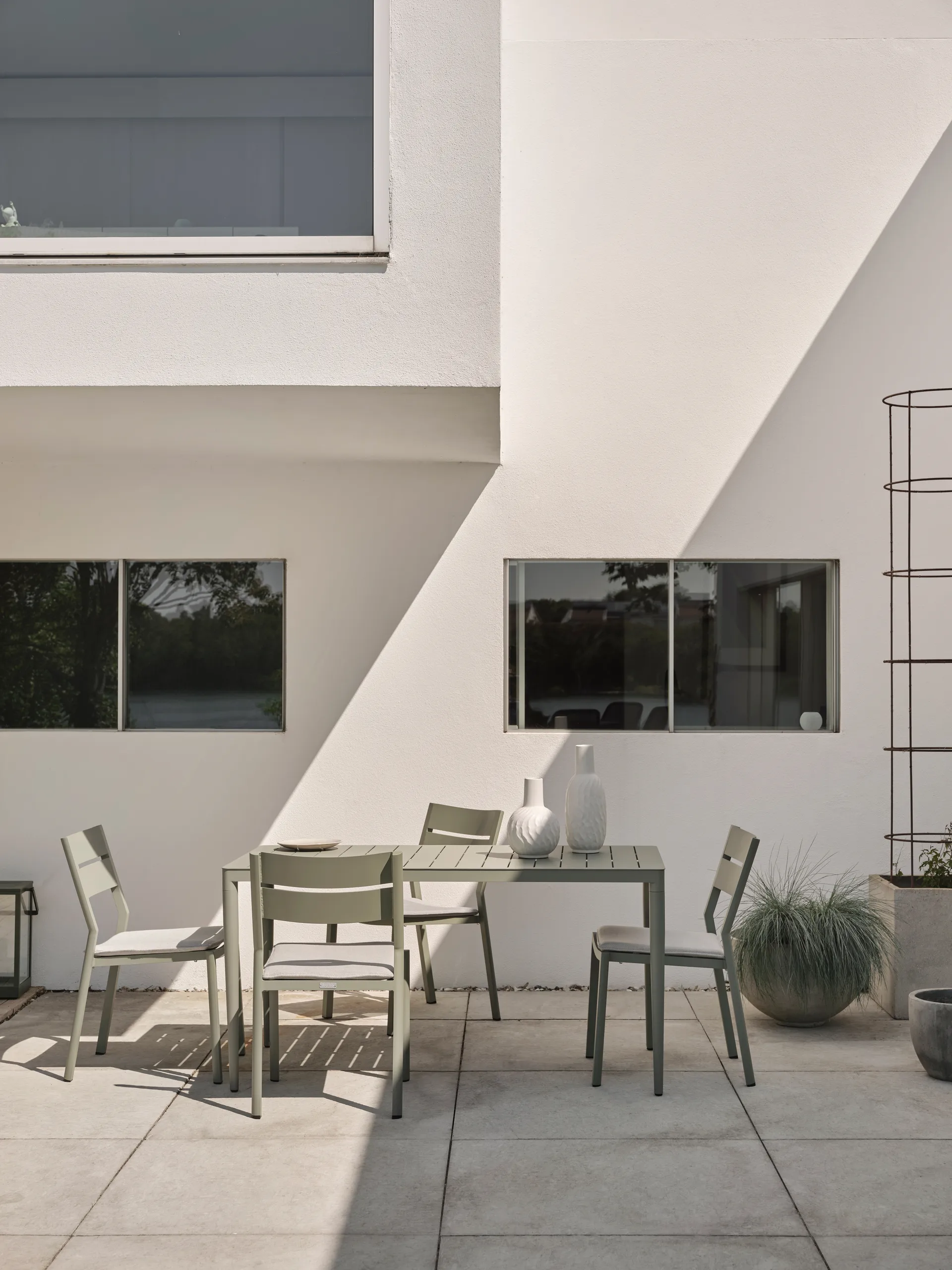 Mesa de comedor Bigby, Dusty green 144 cm Brafab