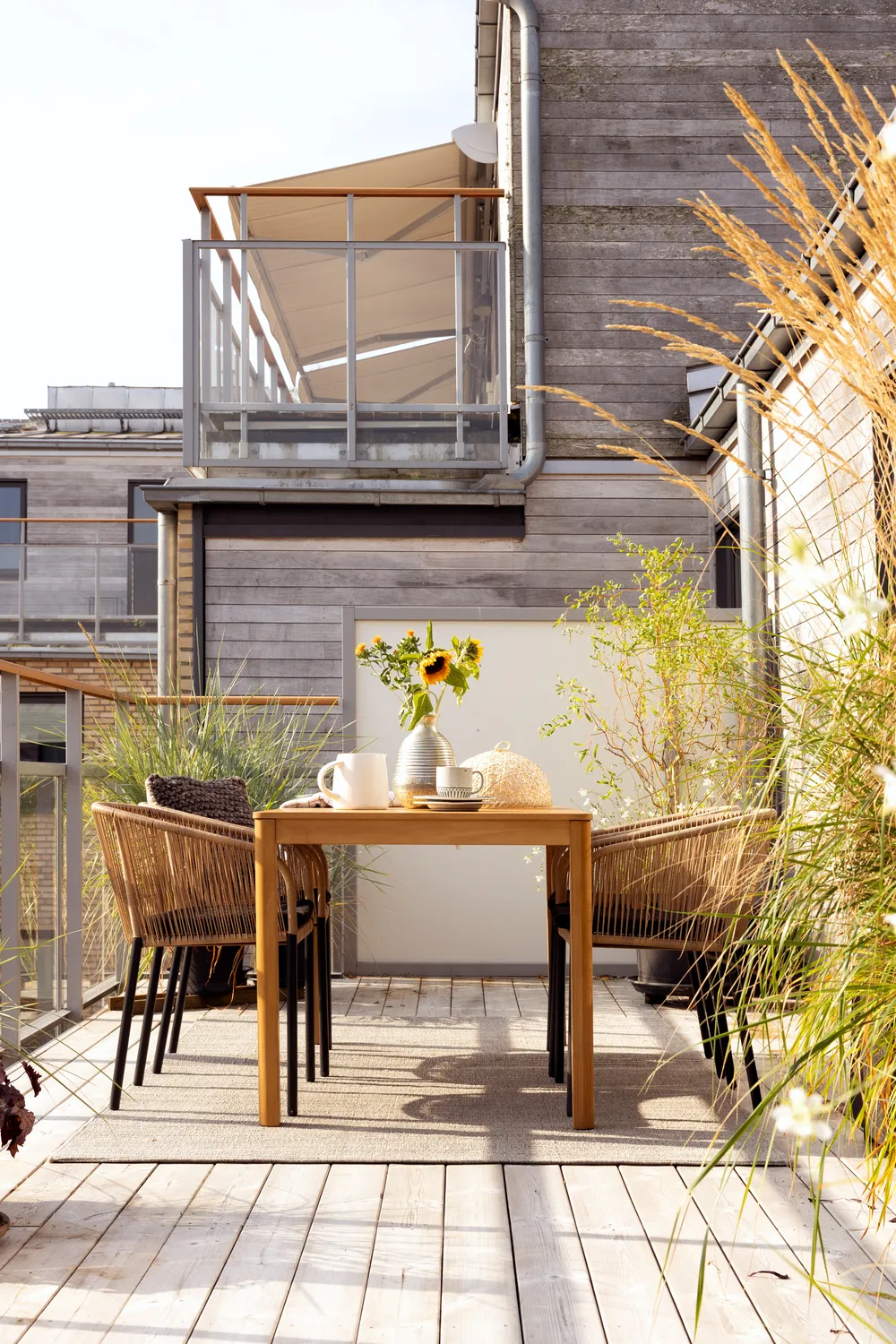 Sillón Delta con brazos, Negro-natural Brafab