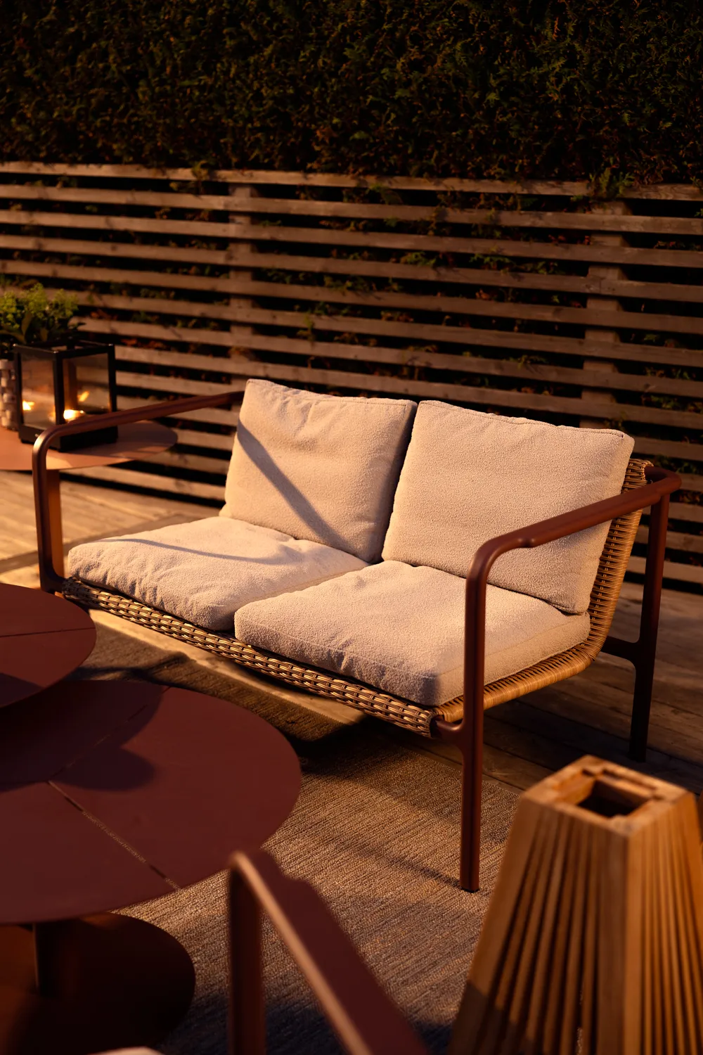 Sofá Motty, Zin red-teddy beige, 2 plazas Brafab