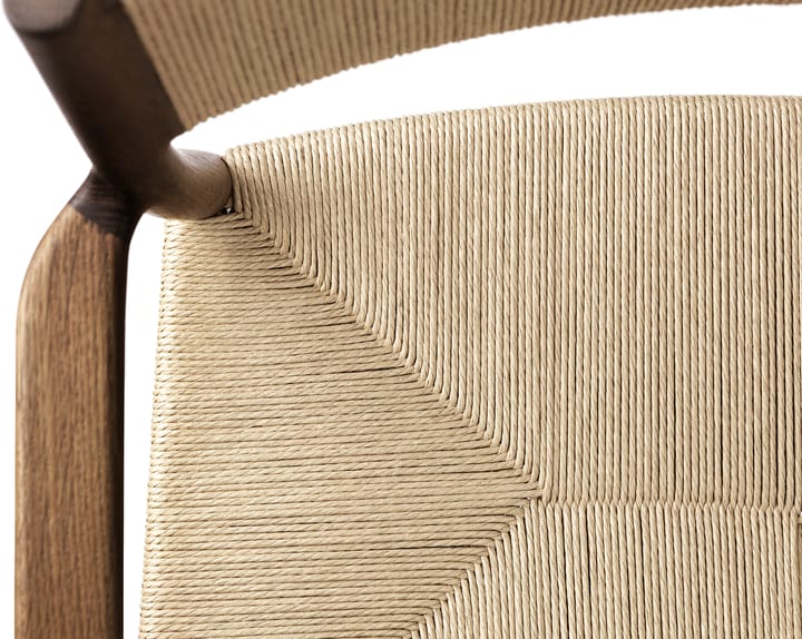 Silla con reposabrazos Arv respaldo y asiento tejidos, Roble aceitado ahumado-cordón de papel Brdr. Krüger