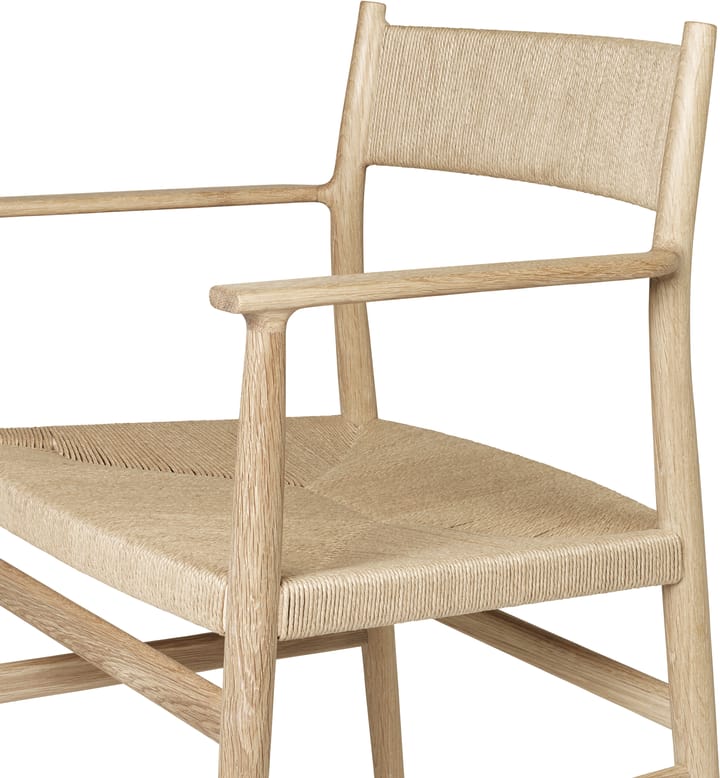 Silla con reposabrazos Arv respaldo y asiento tejidos, Roble aceitado blanco-cordón de papel Brdr. Krüger