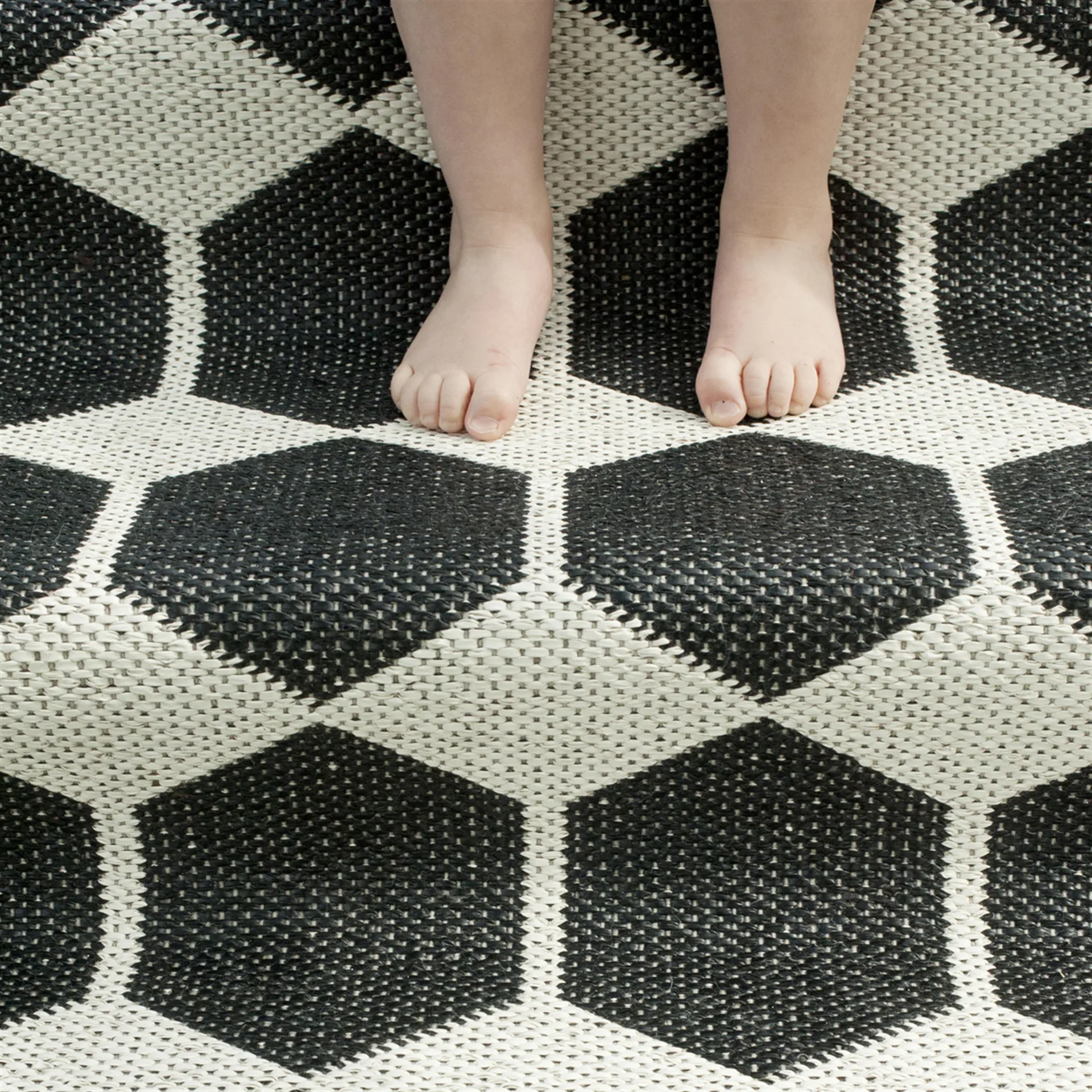 Alfombra Anna, negro, 70 x 140 cm Brita Sweden