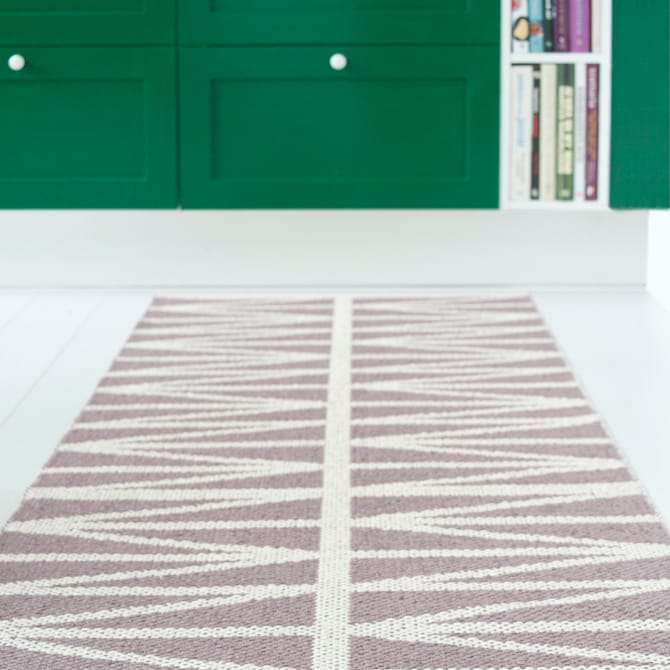 Alfombra Helmi, lila-gris - 70 x 200 cm - Brita Sweden
