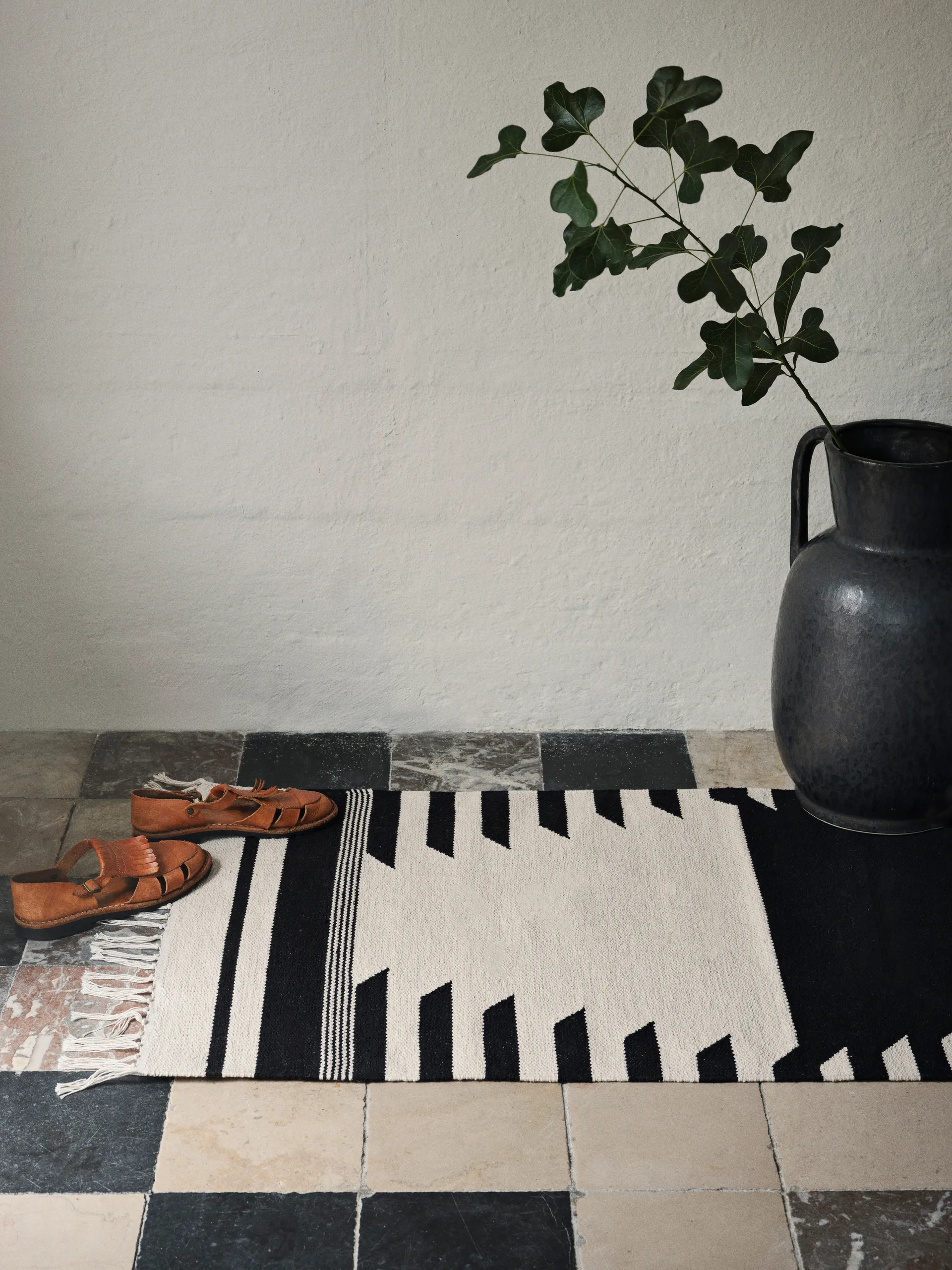 Alfombra Iselin 140x200 cm, Black-off white Broste Copenhagen