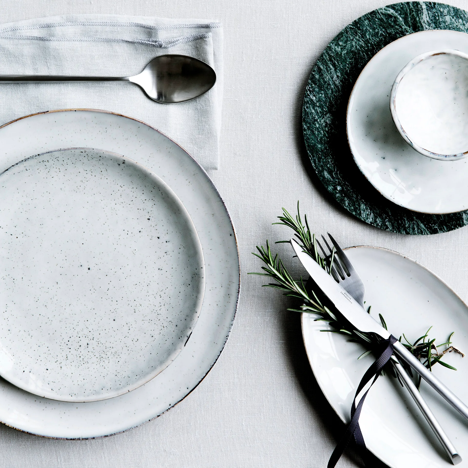 Cubertería Sletten, 16 piezas, acero inoxidable mate Broste Copenhagen