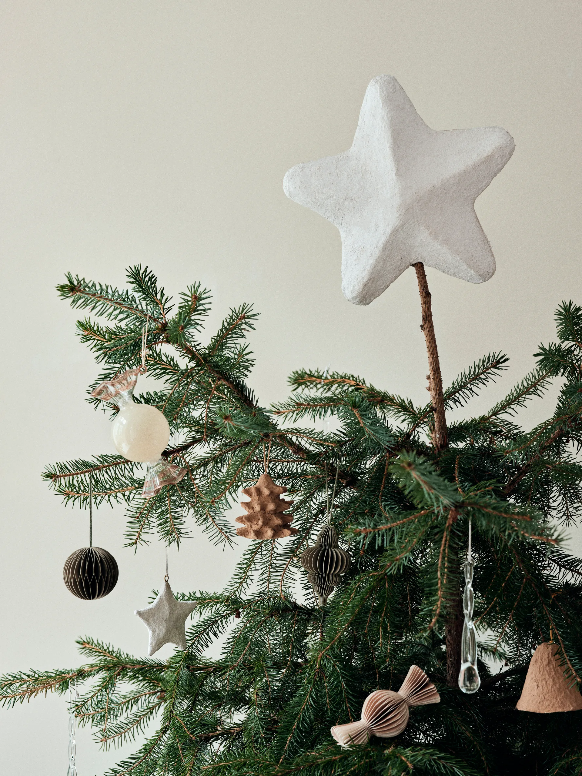 Estrella para árbol de Navidad Pulp 22 cm, White Broste Copenhagen