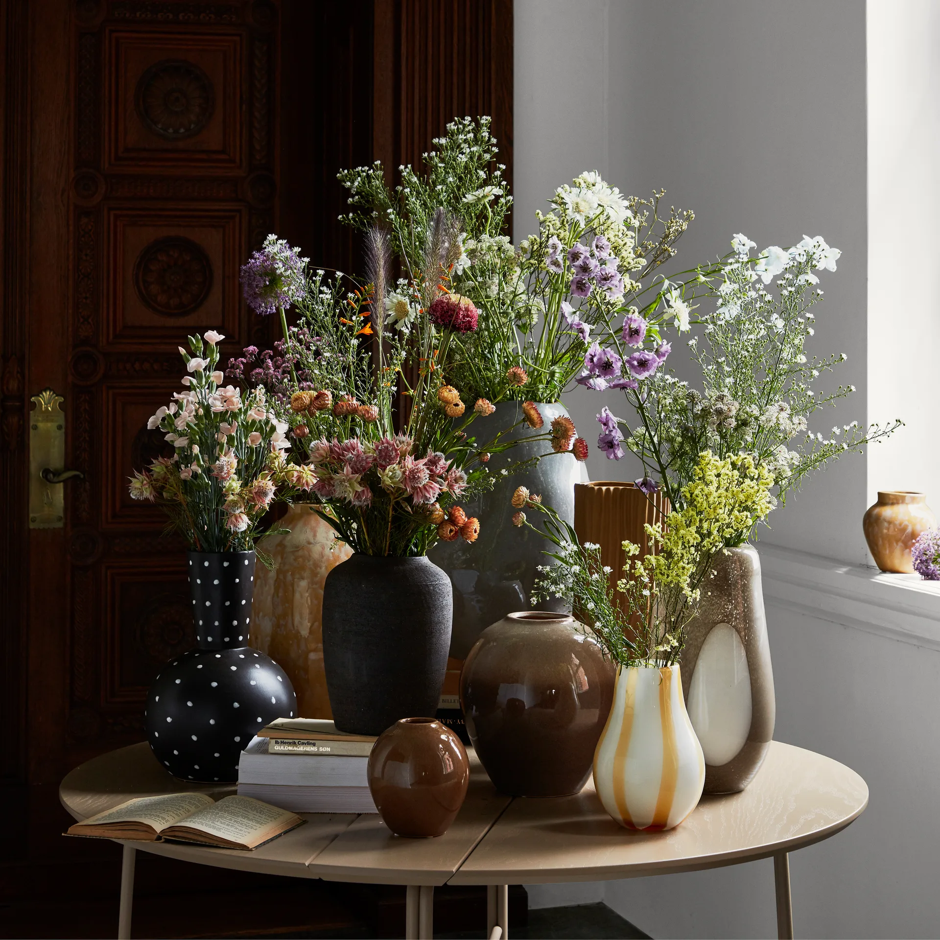 Jarrón de cerámica Bella 35 cm, Turkish coffee black Broste Copenhagen