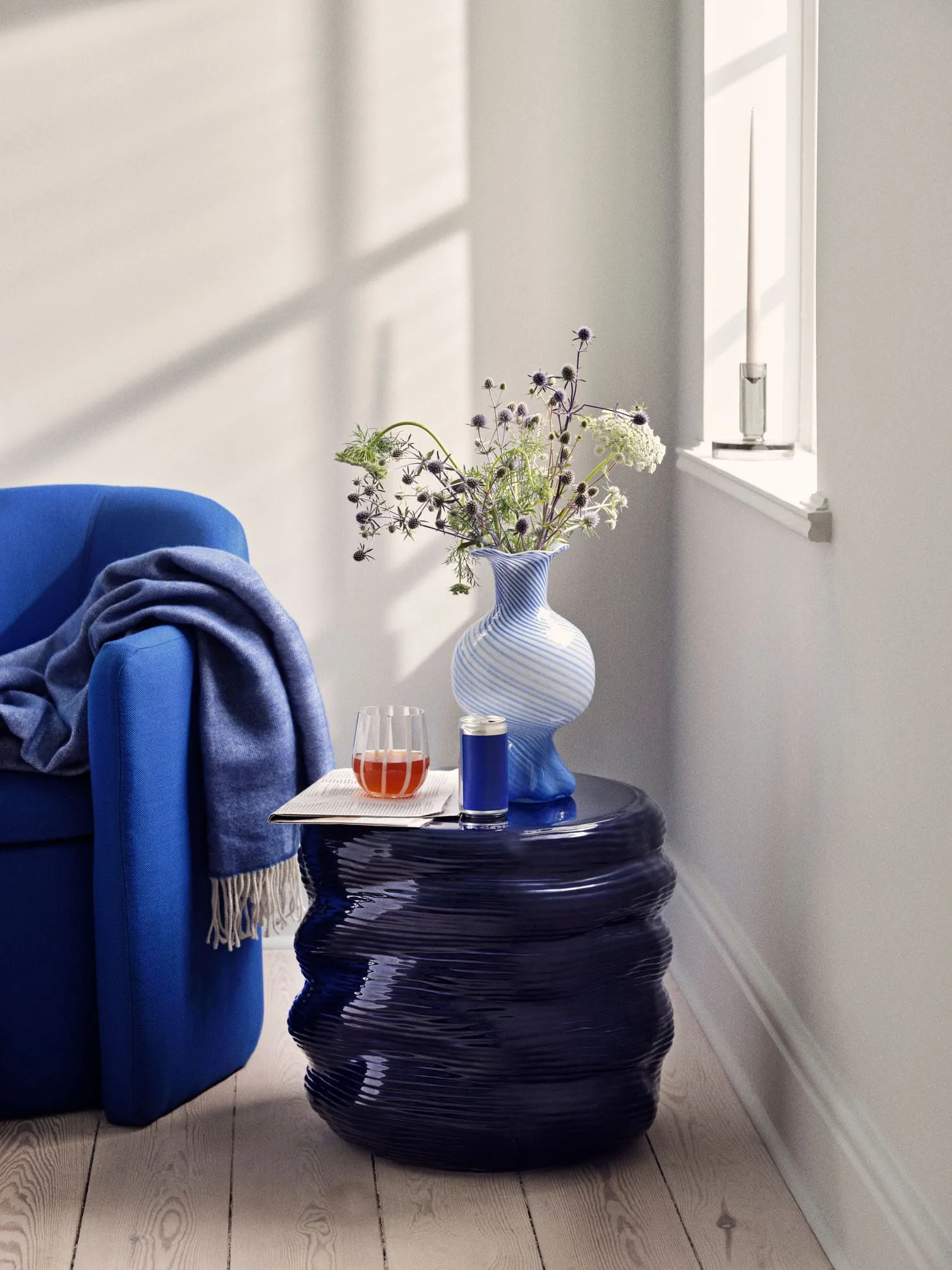 Jarrón Mella 30 cm, Intense blue-off white Broste Copenhagen