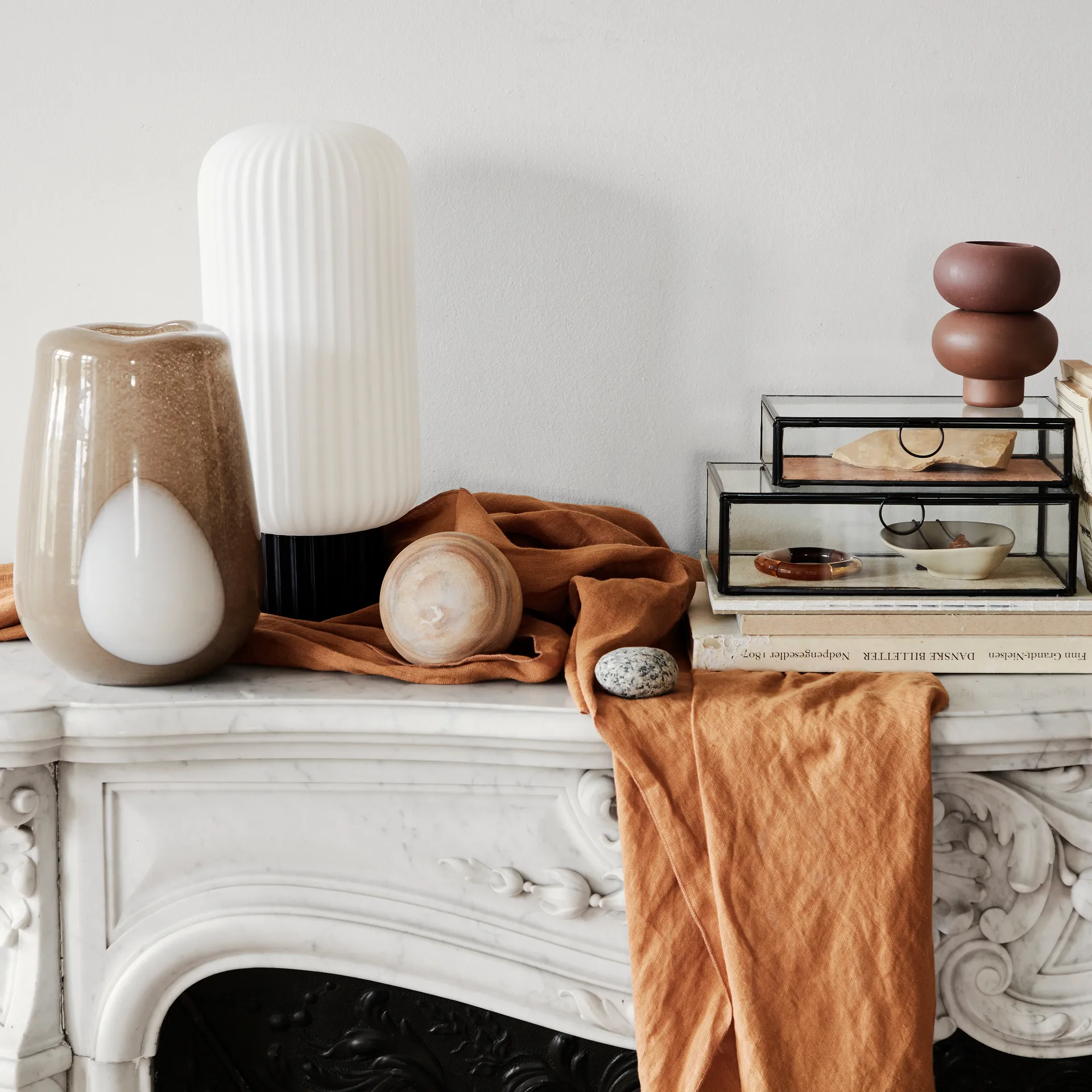 Lámpara de mesa Lolly, negro-blanco-39 cm Broste Copenhagen