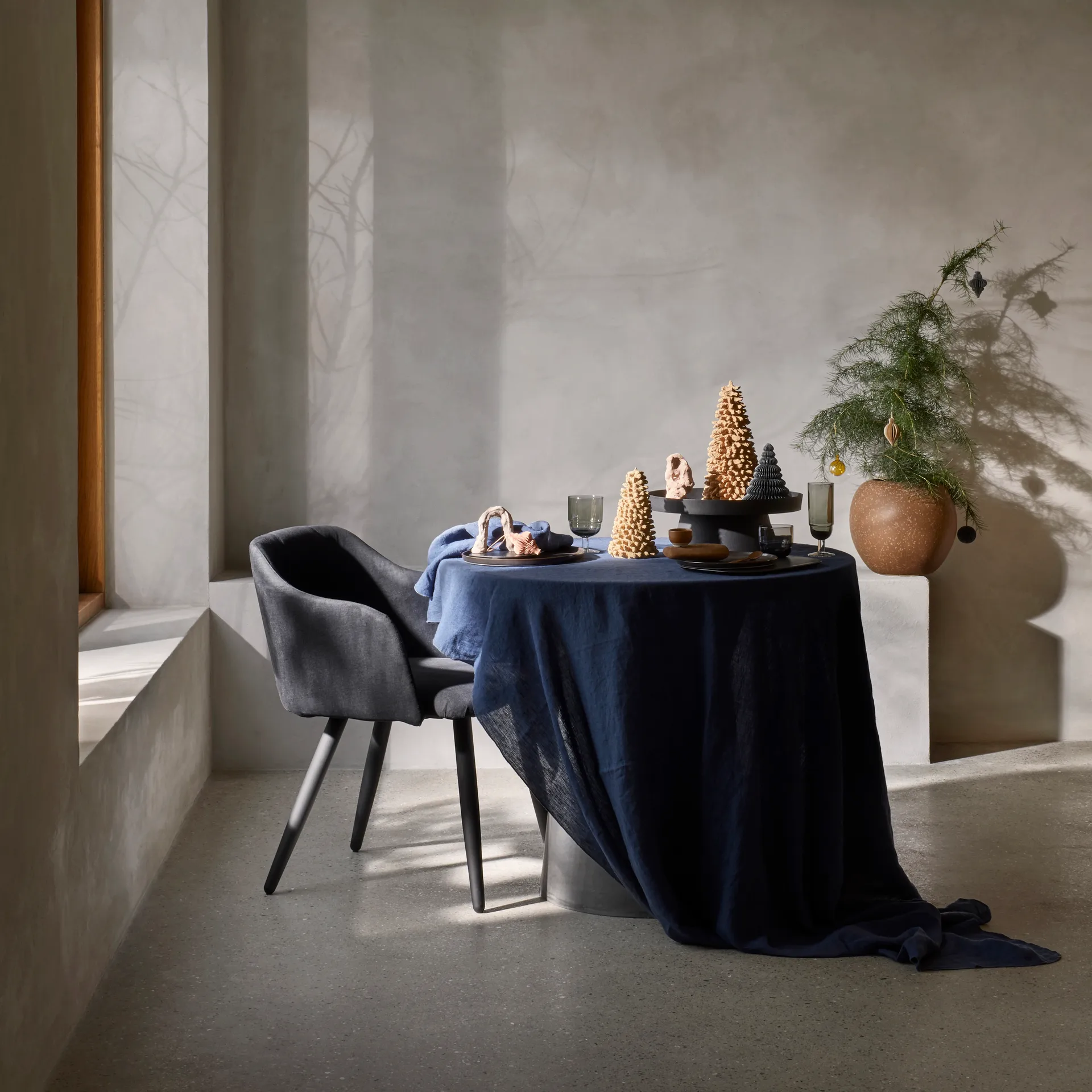 Mantel Gracie 160x300 cm, azul oscuro Broste Copenhagen