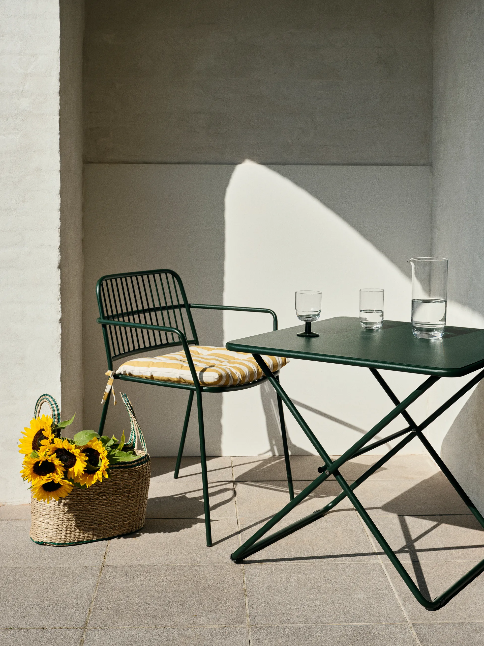 Mesa Eden 70x70x74 cm, Forest green Broste Copenhagen