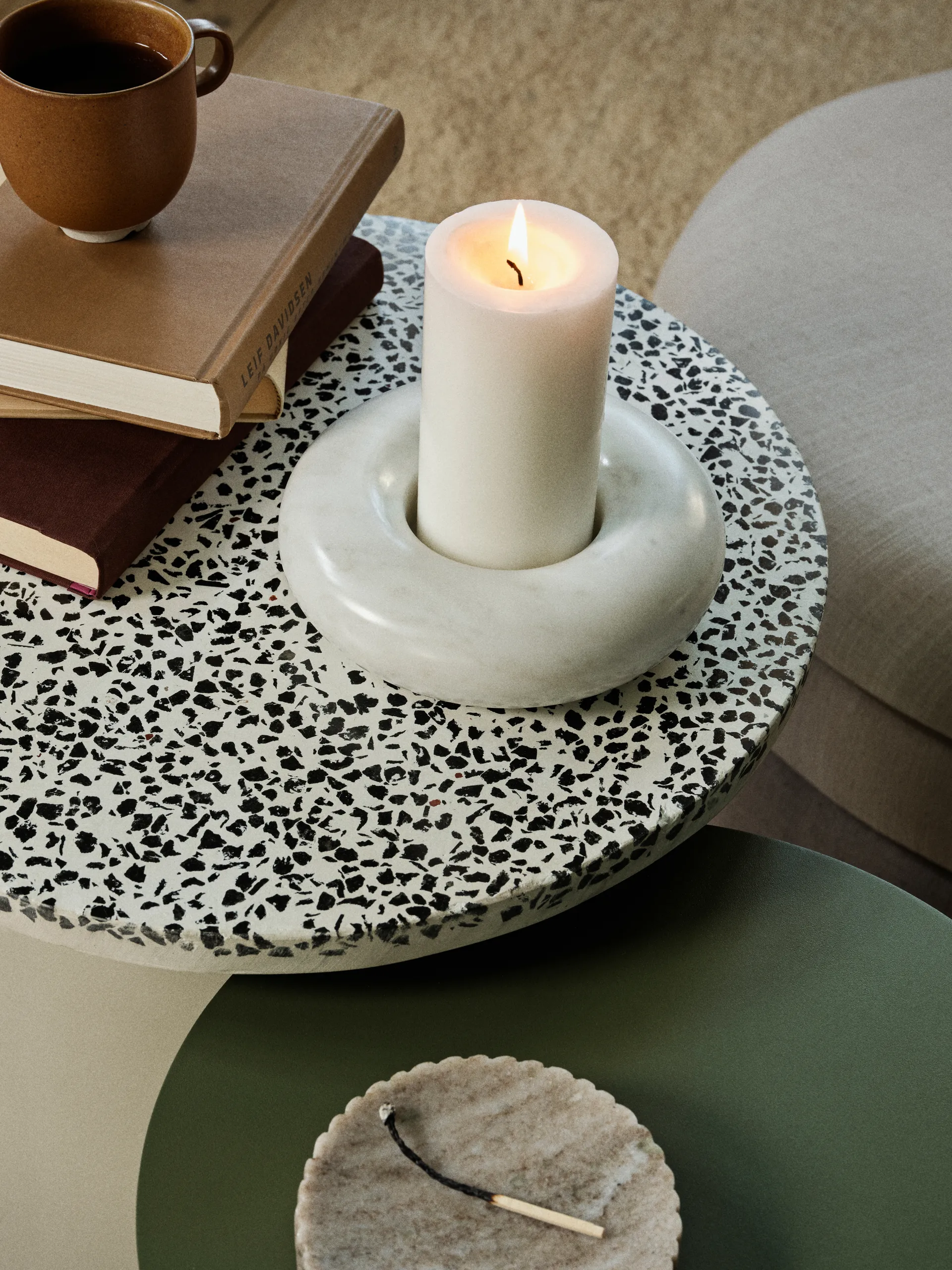 Mesita auxiliar Agari Ø45x45 cm, Rainy day grey-black Broste Copenhagen