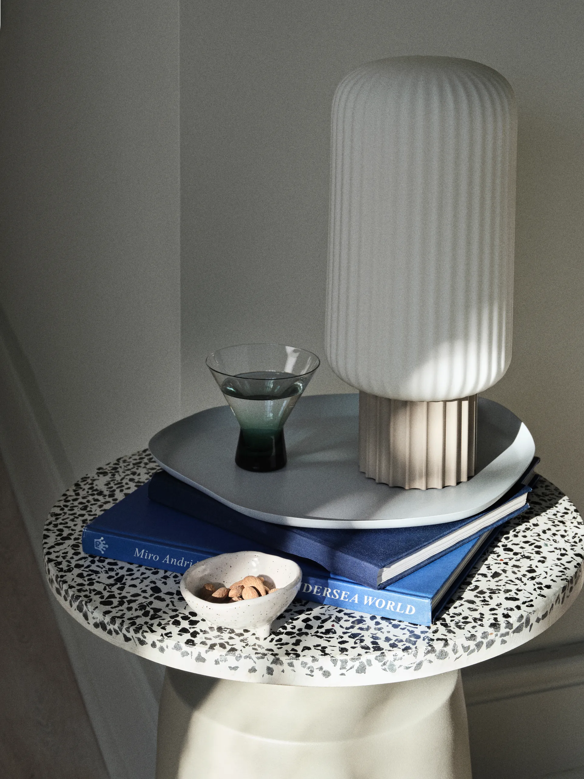 Mesita auxiliar Agari Ø45x45 cm, Rainy day grey-black Broste Copenhagen