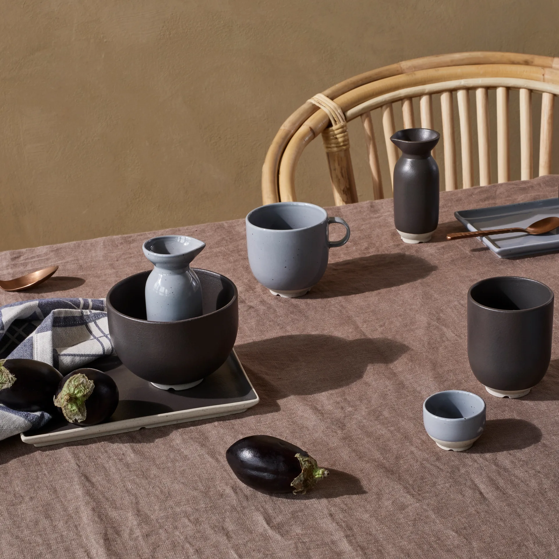 Plato Eli 17,6x20 cm, Matte charcoal Broste Copenhagen