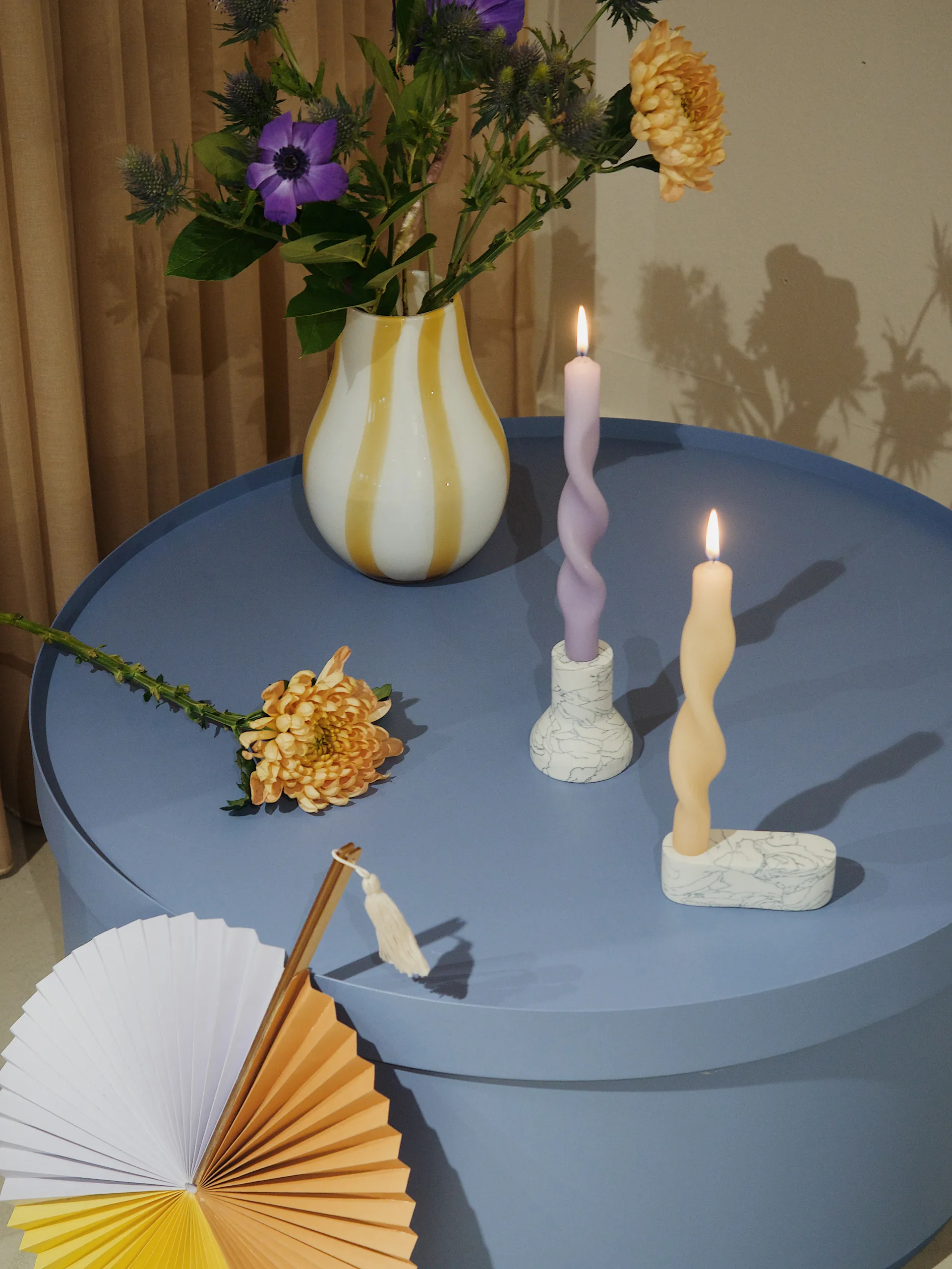 Set de 2 velas en espiral Twist twisted candles 23 cm, Orchid light purple Broste Copenhagen