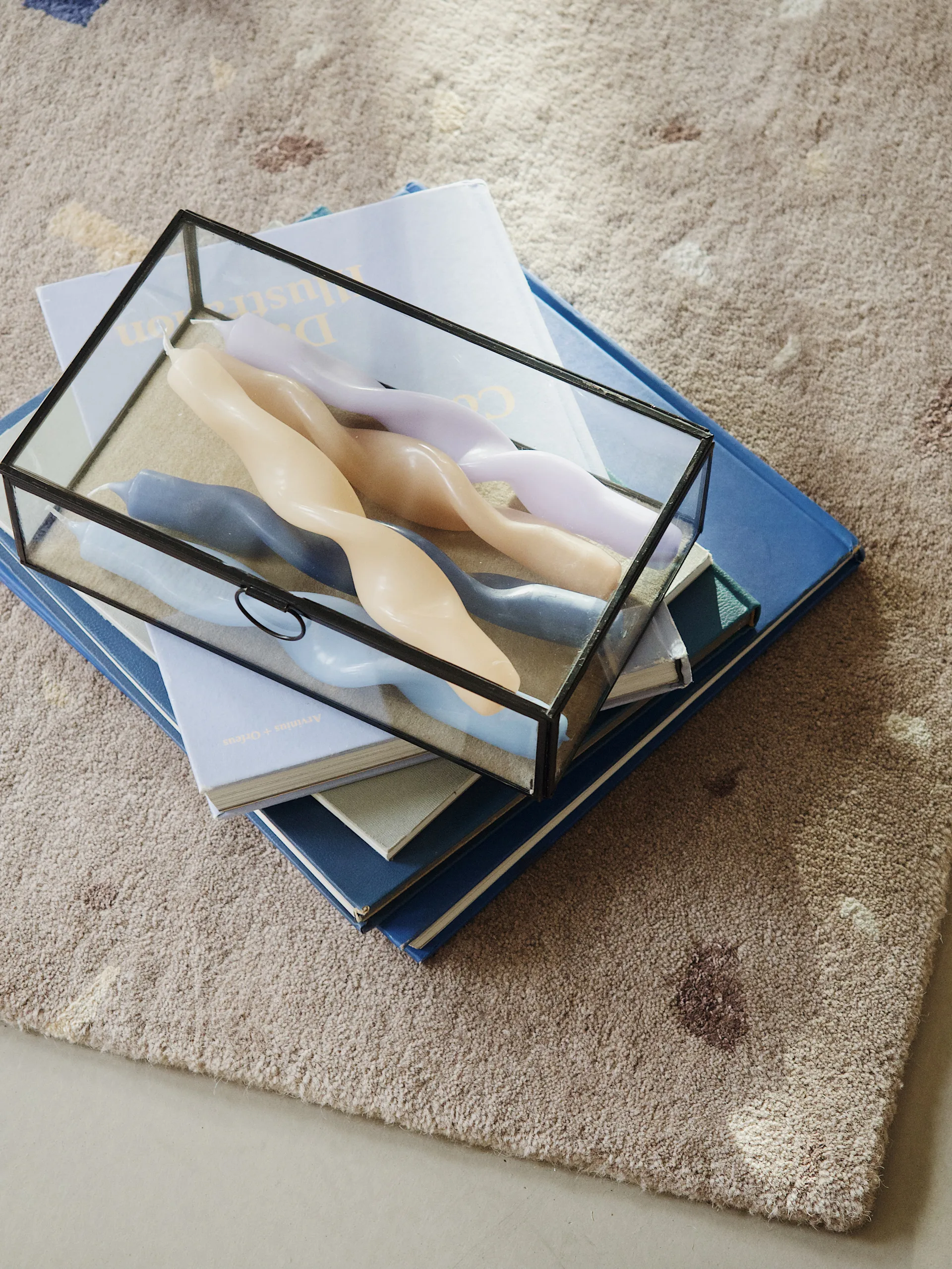 Set de 2 velas en espiral Twist twisted candles 23 cm, Walnut Broste Copenhagen