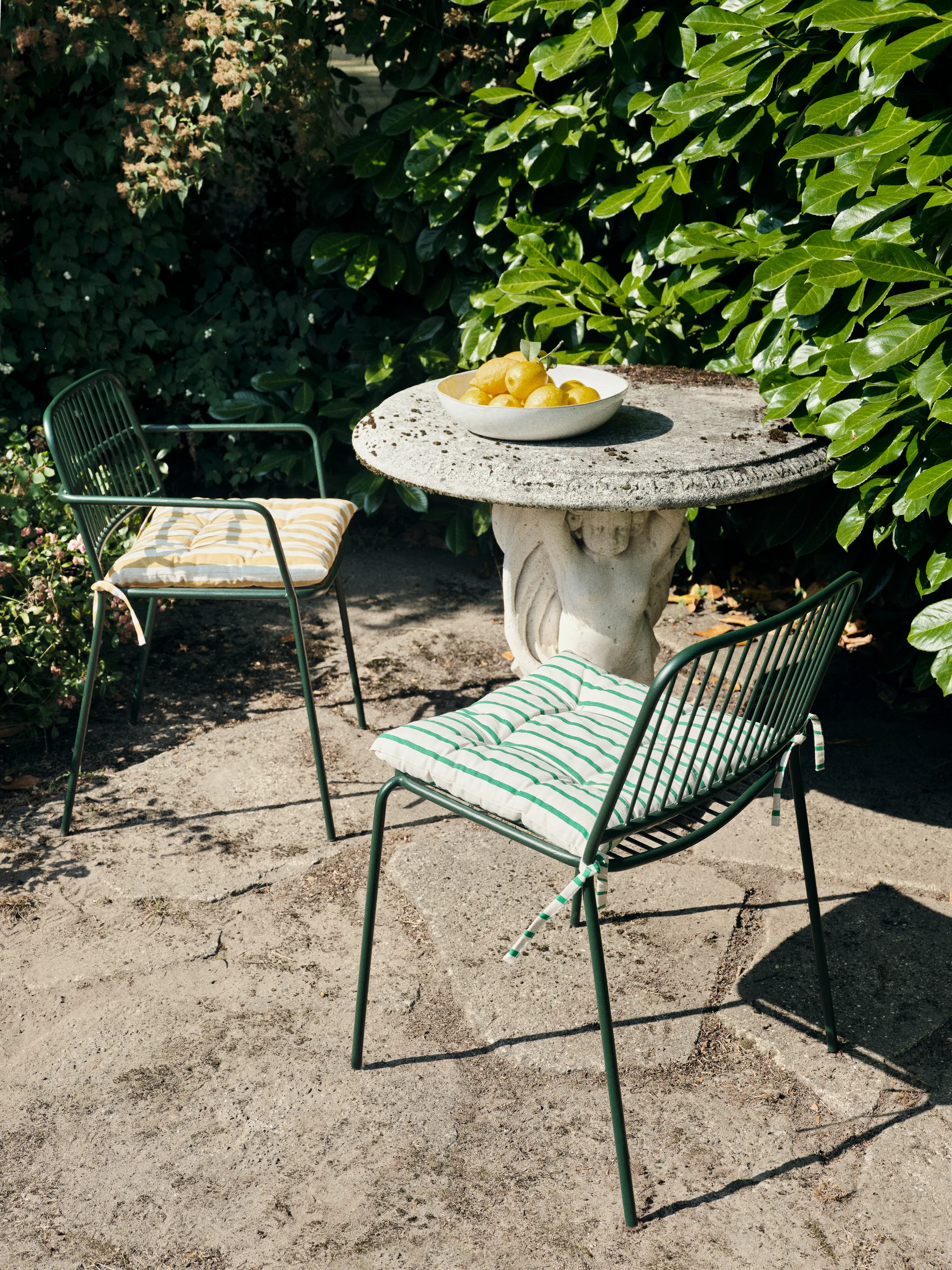 Silla con reposabrazos Eden, Forest green Broste Copenhagen