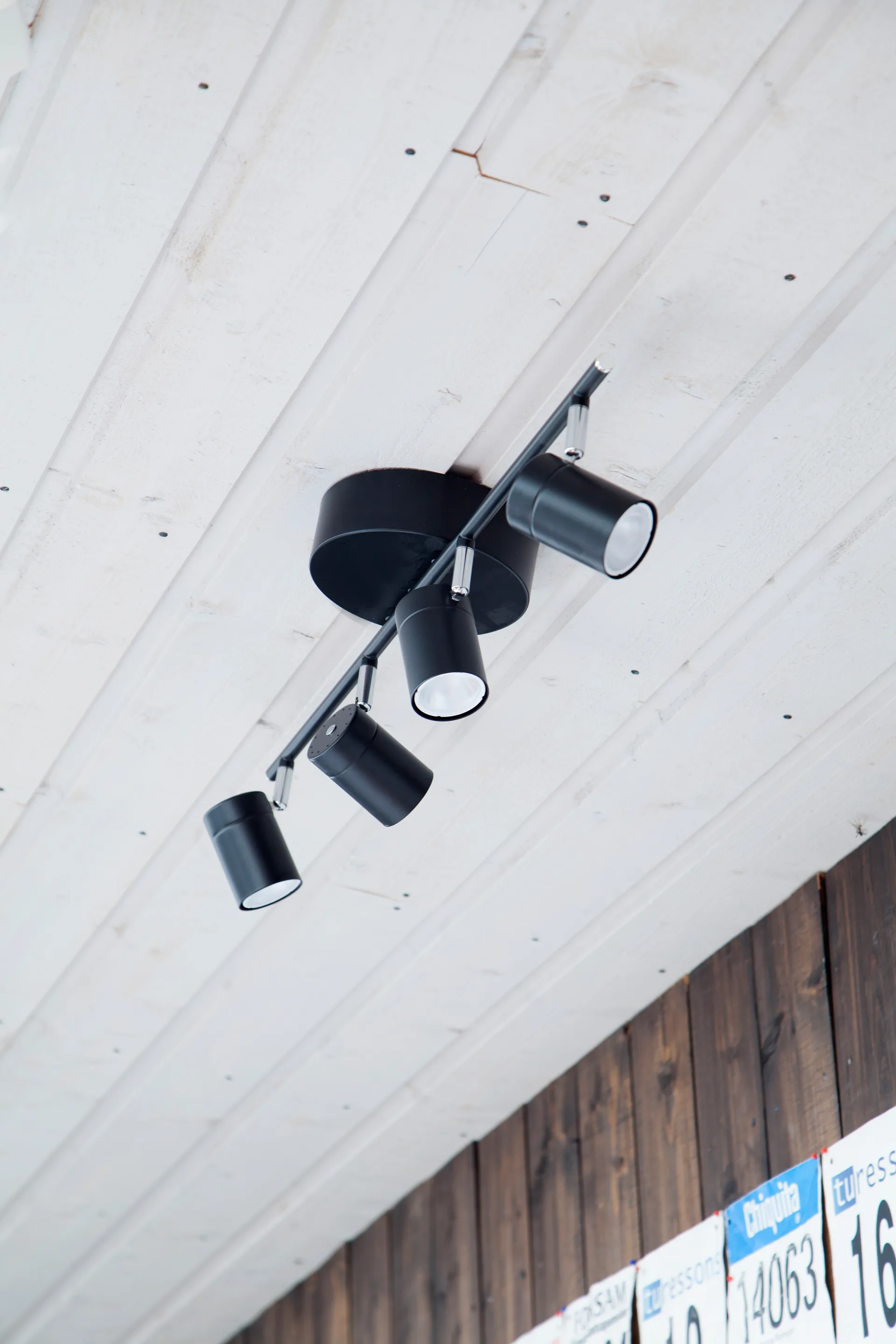 Foco de techo con 4 focos Correct, negro By Rydéns