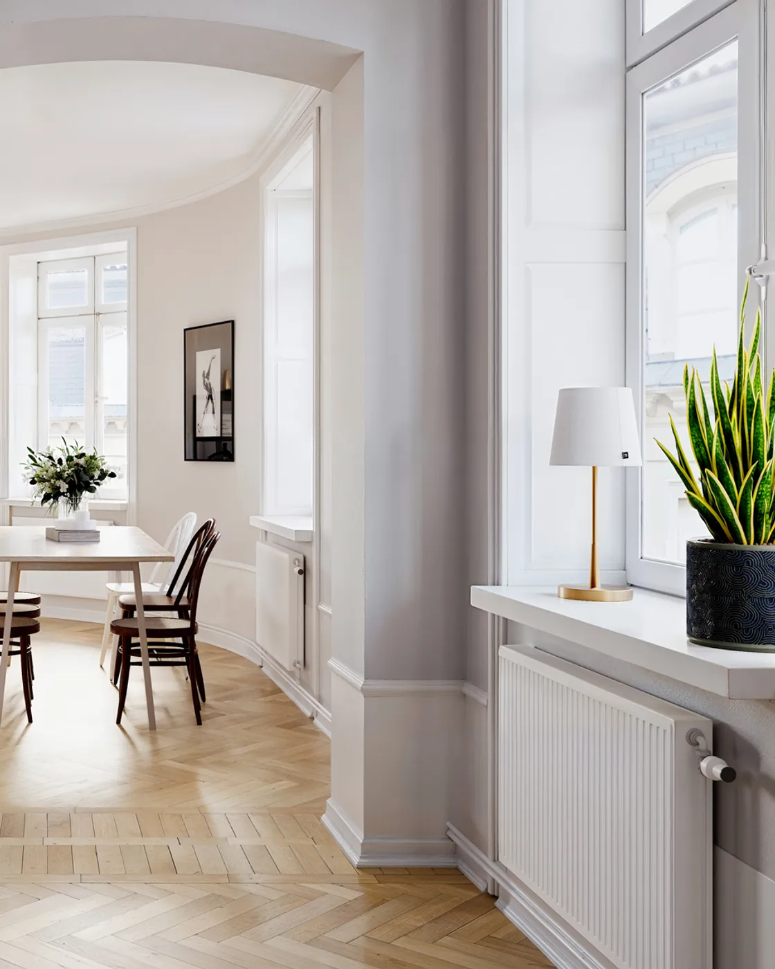 Lámpara de mesa Lumi 48,5 cm, Dorado-blanco By Rydéns