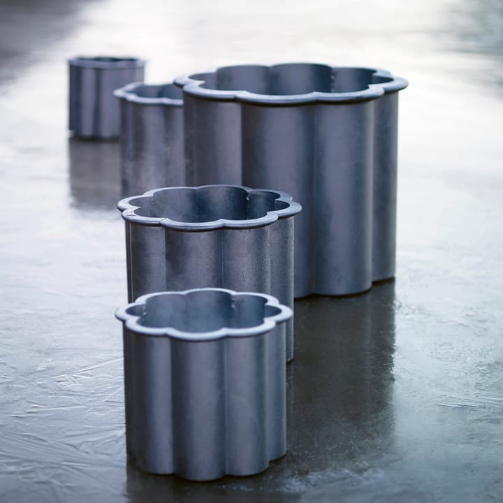 Maceta Gråsippa, Aluminio fundido en arena, n. 3 Ø62 cm Byarums bruk