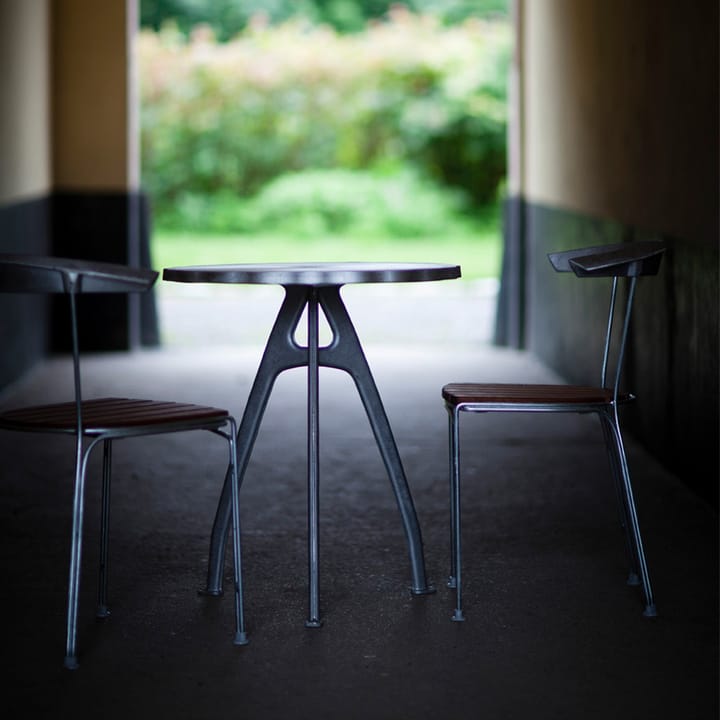Mesa de café Odd - Aluminio, soporte de aluminio en bruto, borde liso - Byarums bruk