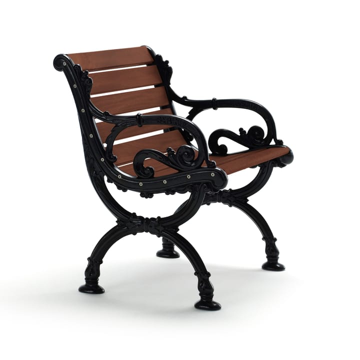 Sillón Byarum - Pino barniz marrón, soporte negro - Byarums bruk