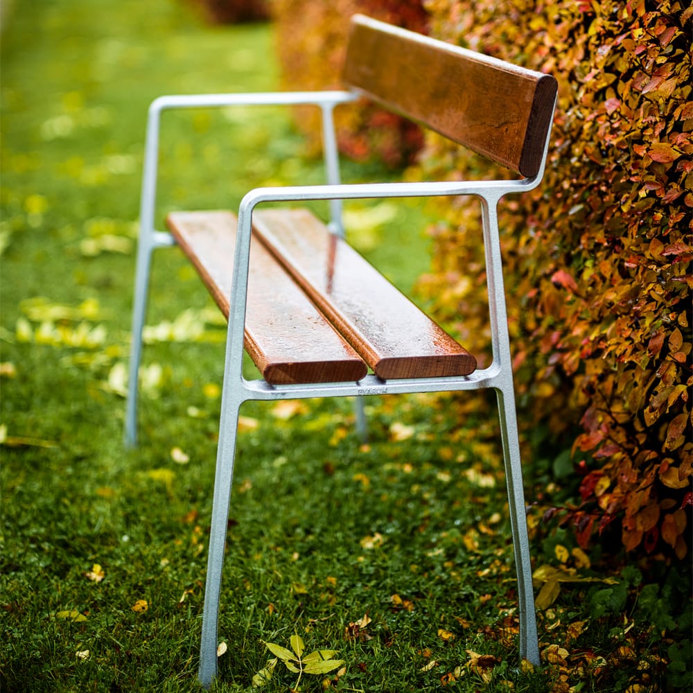 Sofá Piccolo, Caoba, soporte de aluminio en bruto Byarums bruk