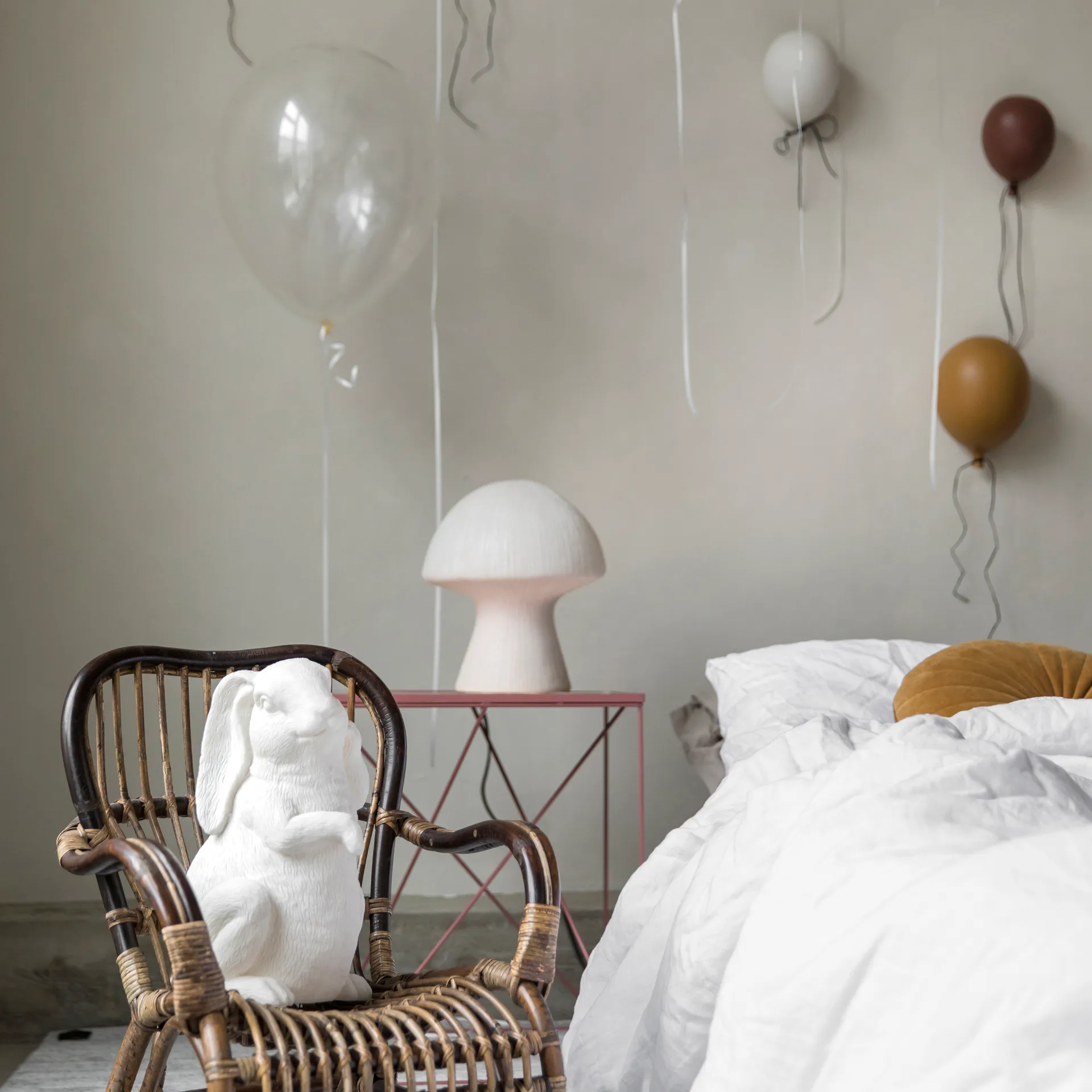 Lámpara de mesa Byon Mushroom, blanco Byon