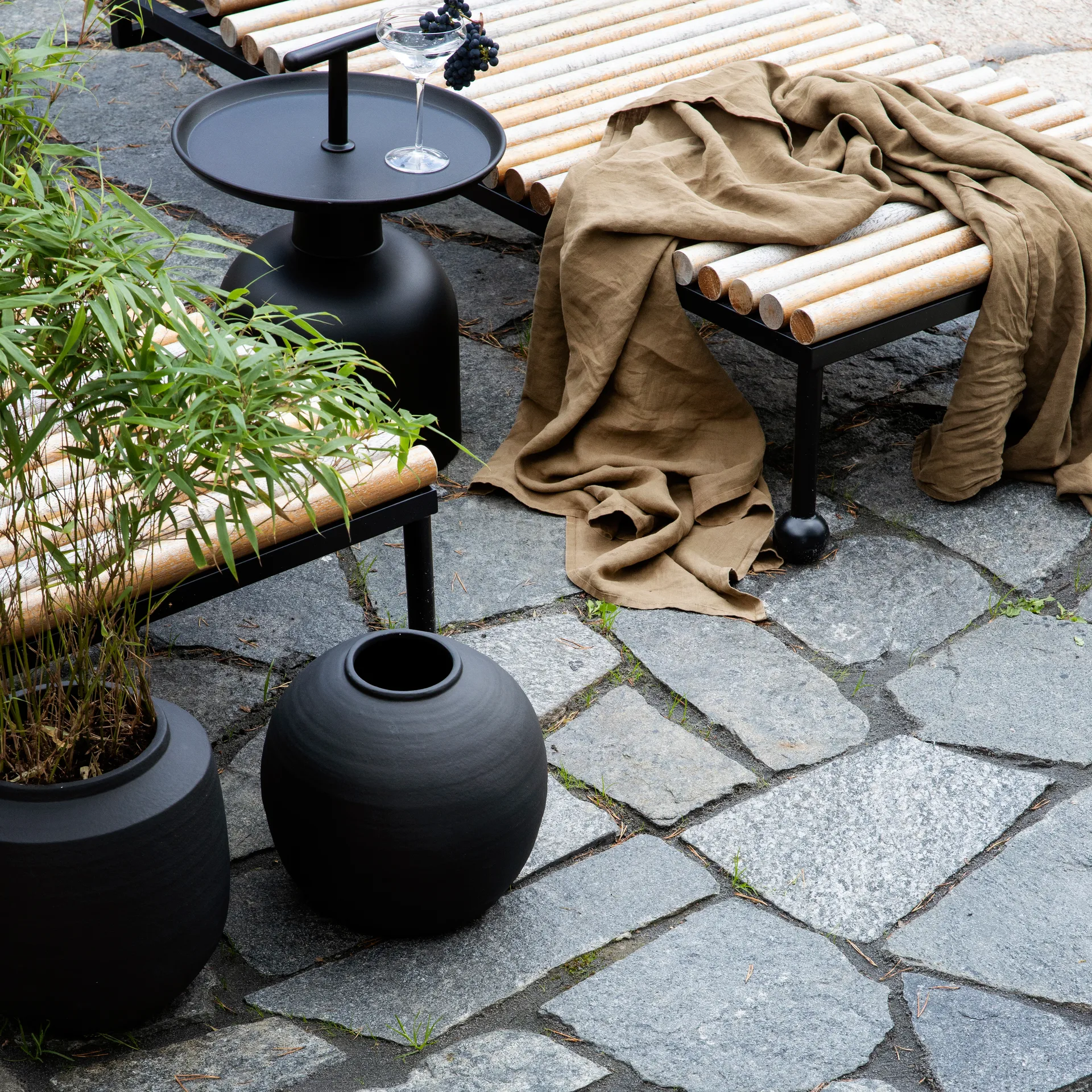 Maceta Bee Ø29,5 cm, negro Byon