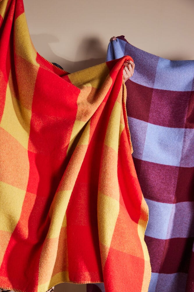 Manta Embrace 130x200 cm, Rojo-amarillo Byon